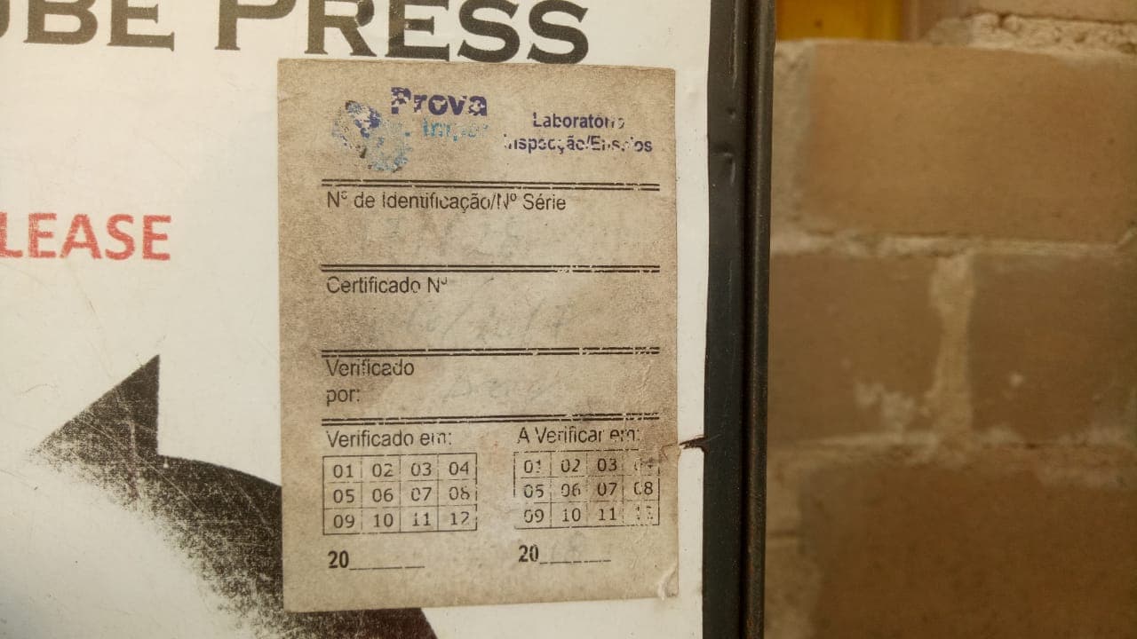 Máquina p/ prensar cubos — image 3