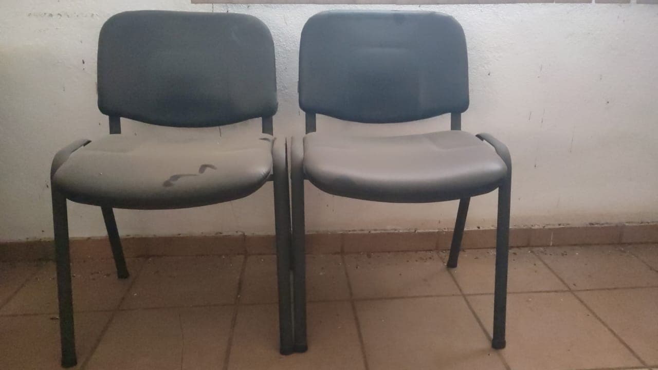Cadeiras fixas de escritório