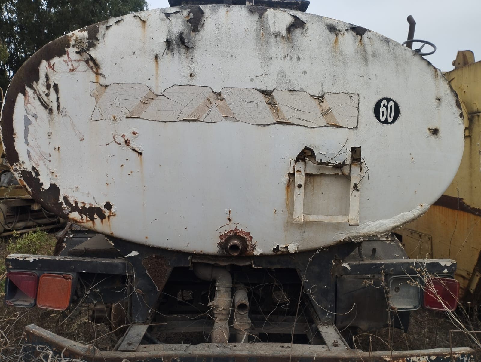 Camioneta cisterna — image 4