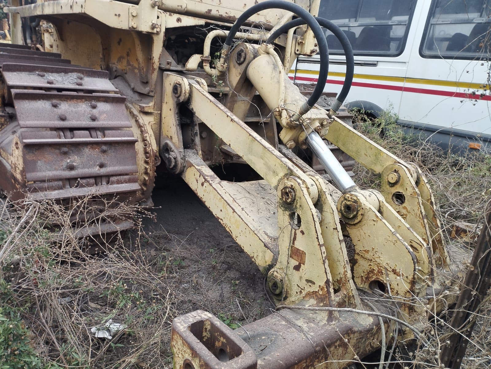 Bulldozer  - Komatsu/D65A-6 — image 6