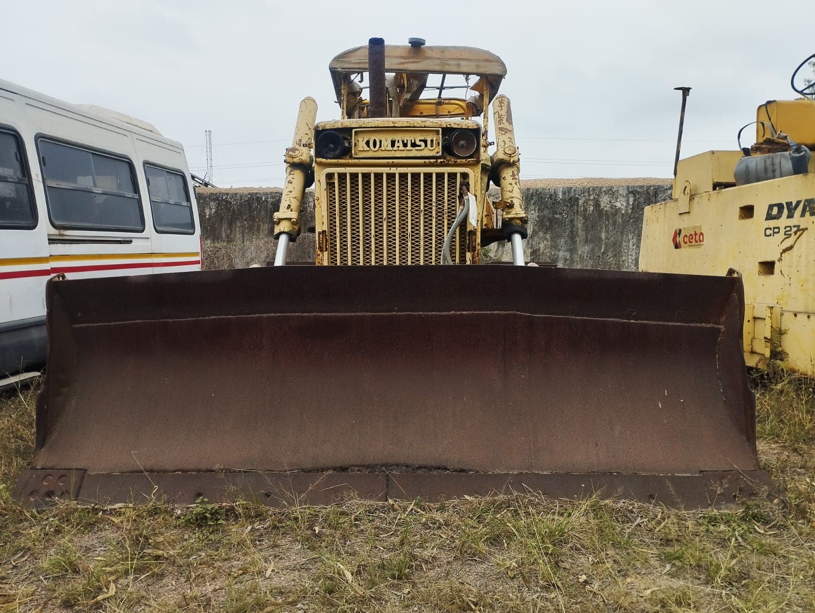 Bulldozer  - Komatsu/D65A-6 — image 4