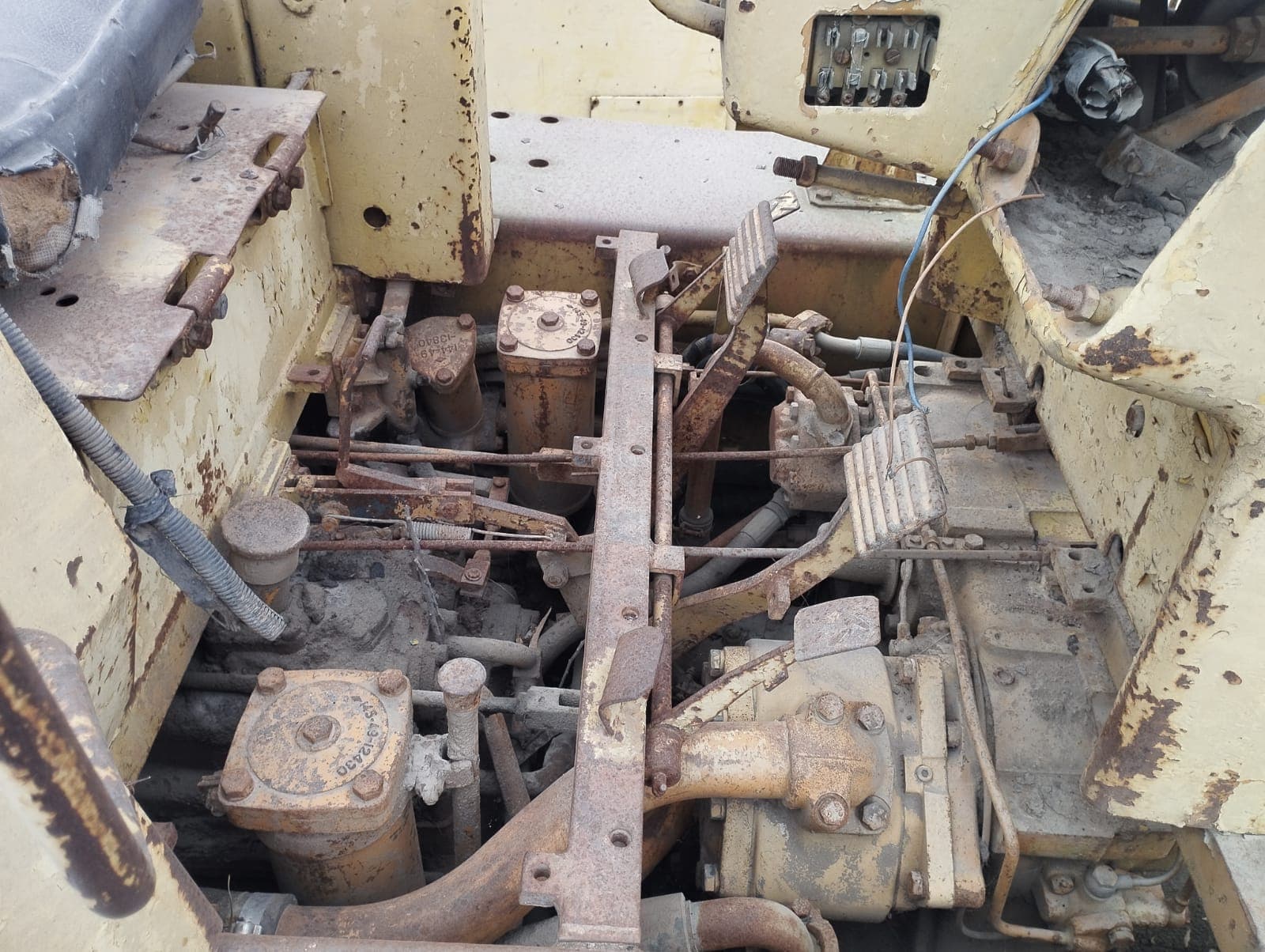 Bulldozer  - Komatsu/D65A-6 — image 14