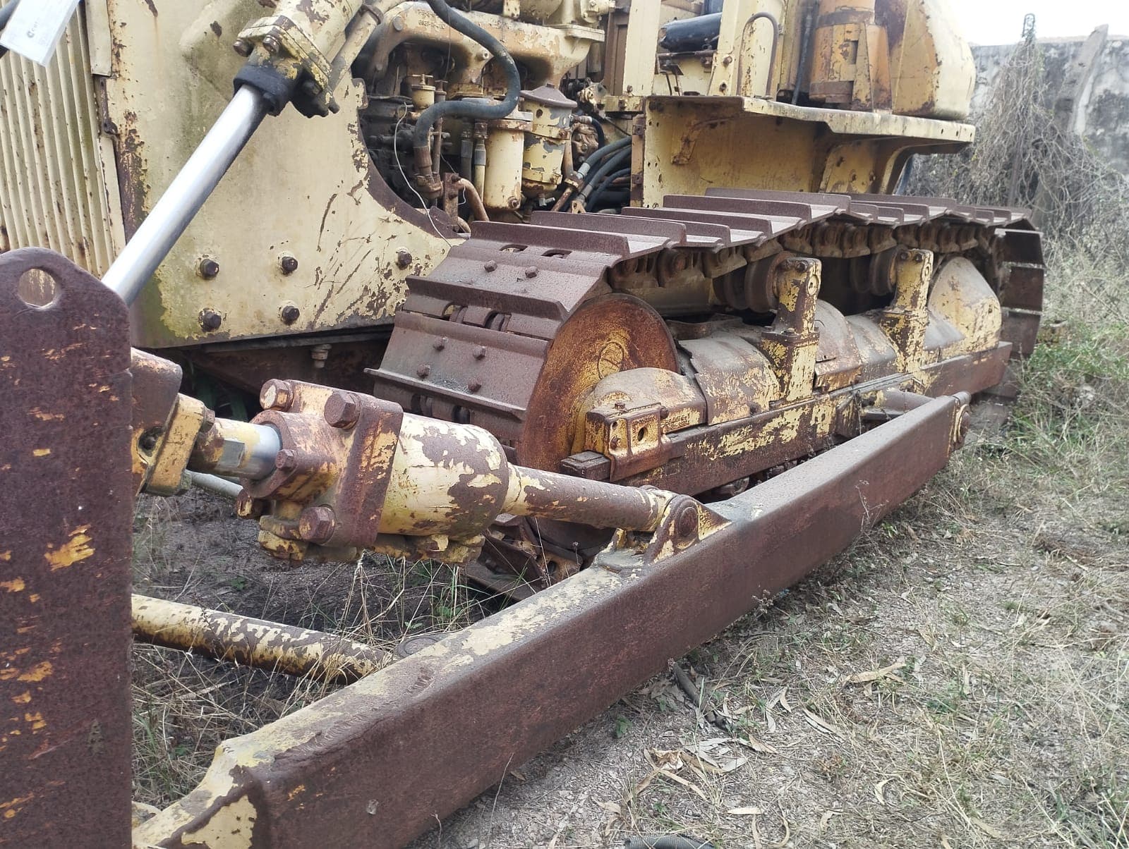Bulldozer  - Komatsu/D65A-6 — image 11