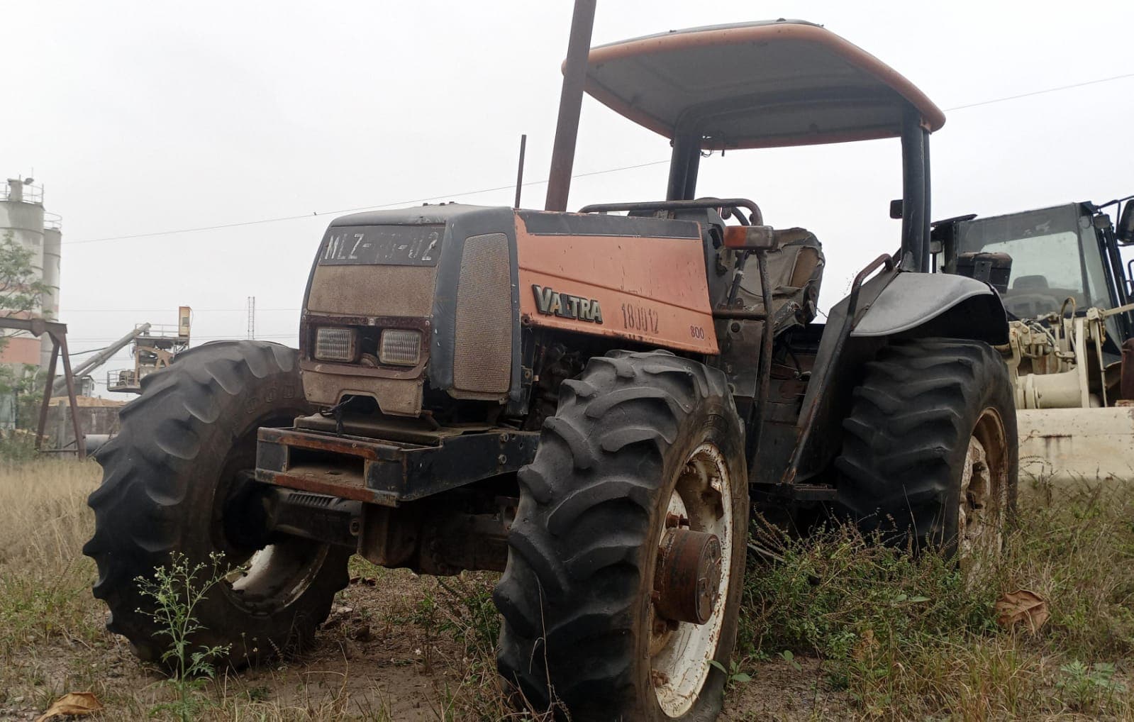 Trator - Valtra/800 — imagem 4