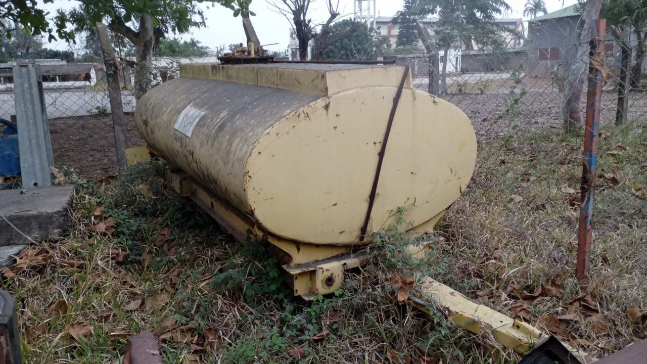 Deposito metalico de agua — imagen 4