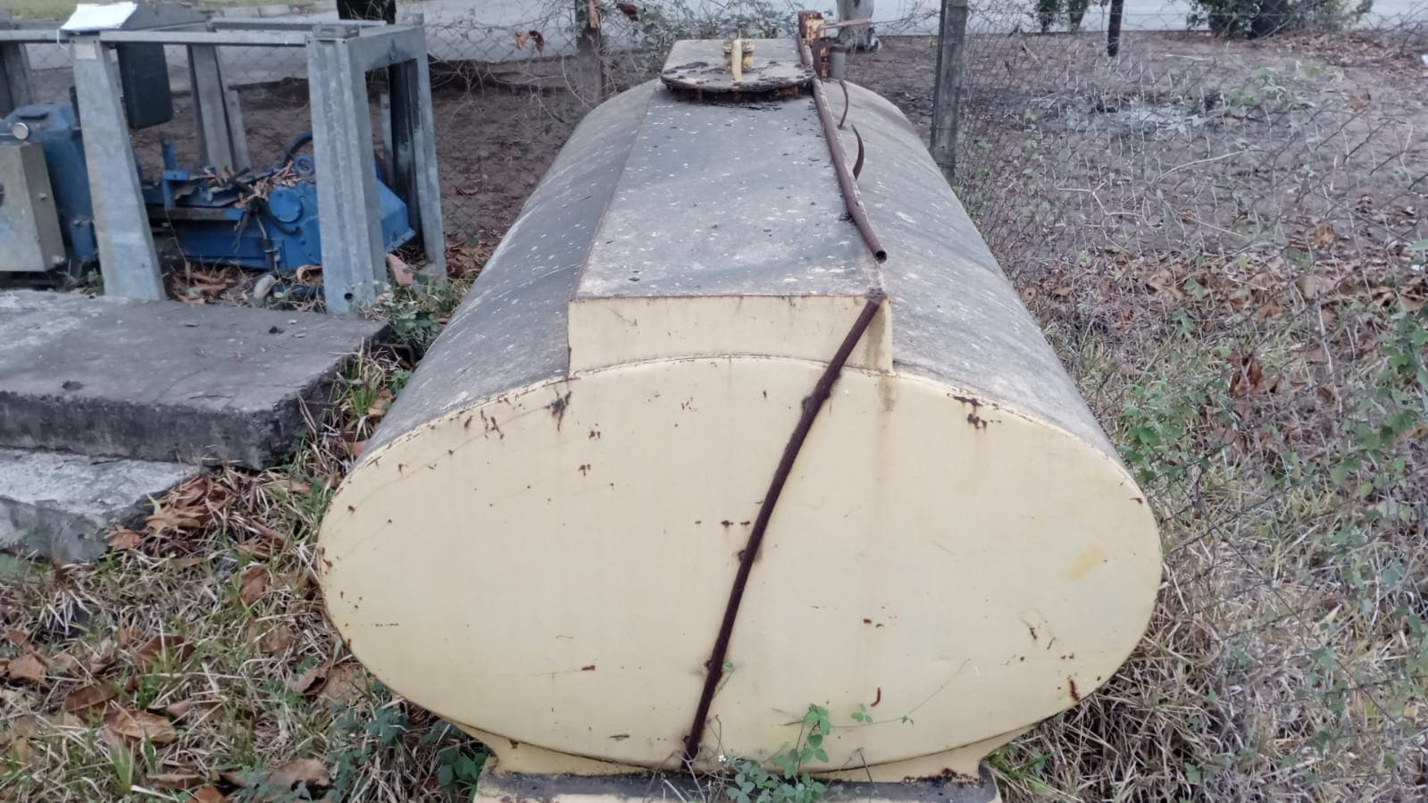 Deposito metalico de agua — imagen 2