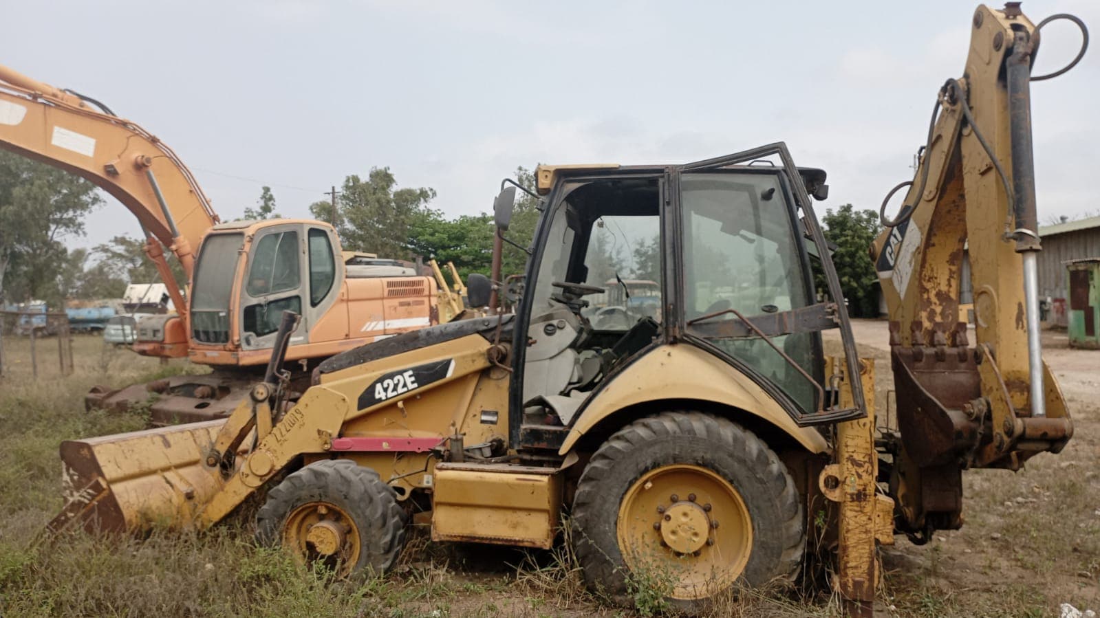 Escavadeira - Caterpillar/422E — imagem 3