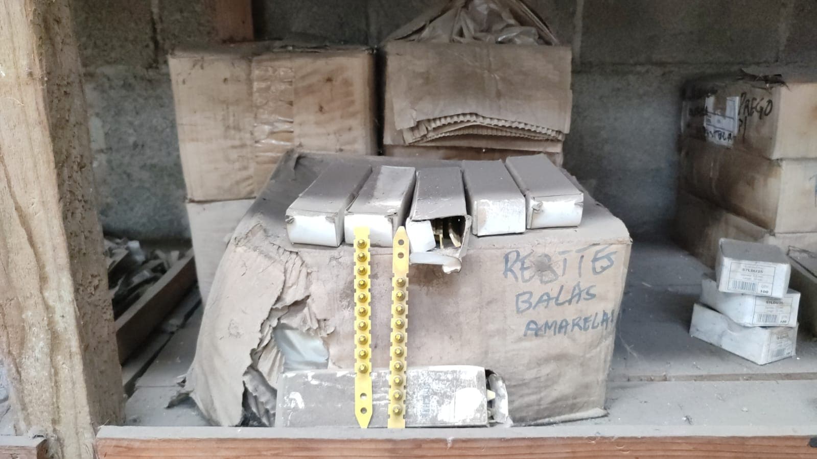 Três Rebites balas amarelas — imagen 1