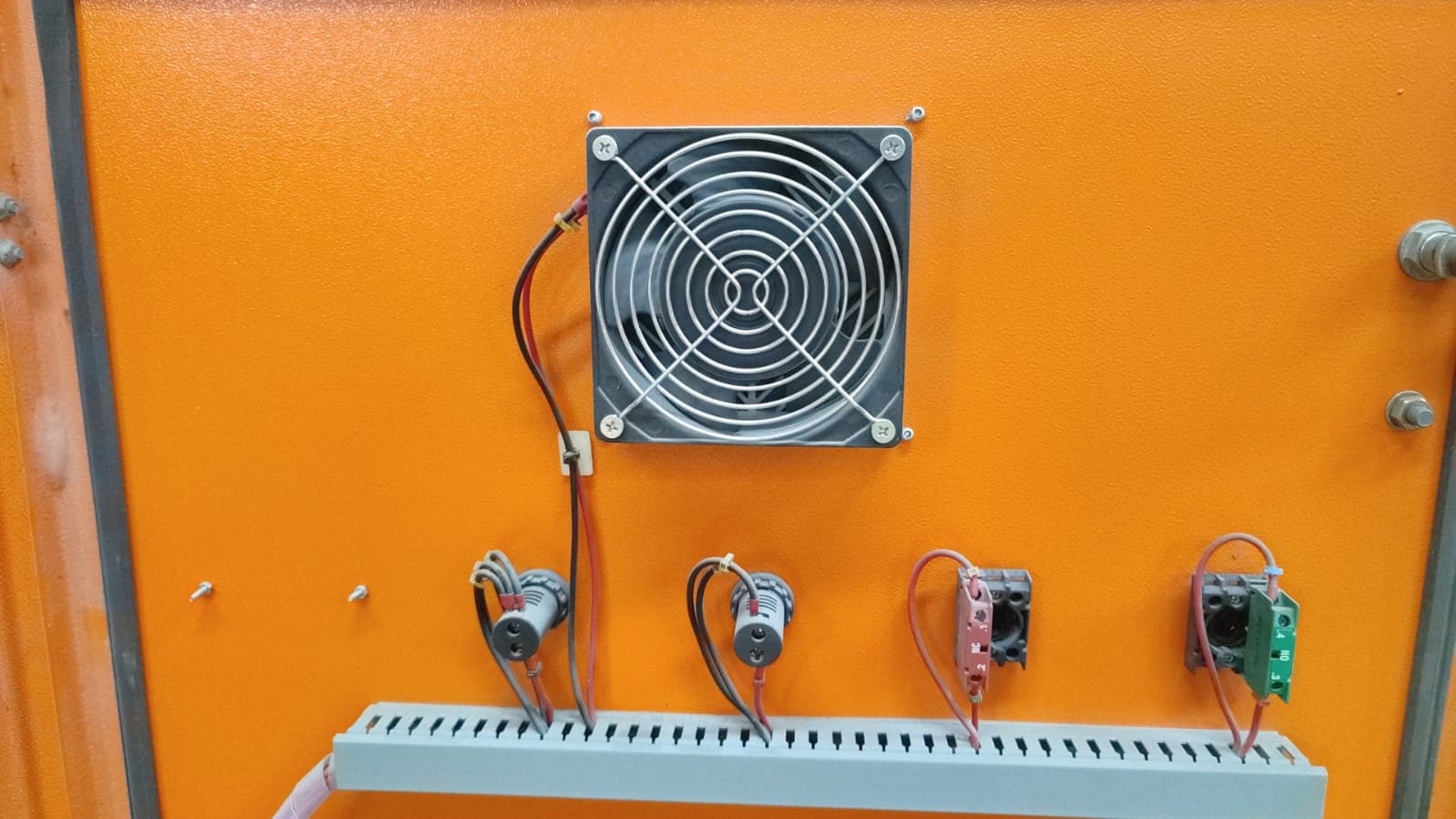 Quadro elétrico de britadeira — imagem 3
