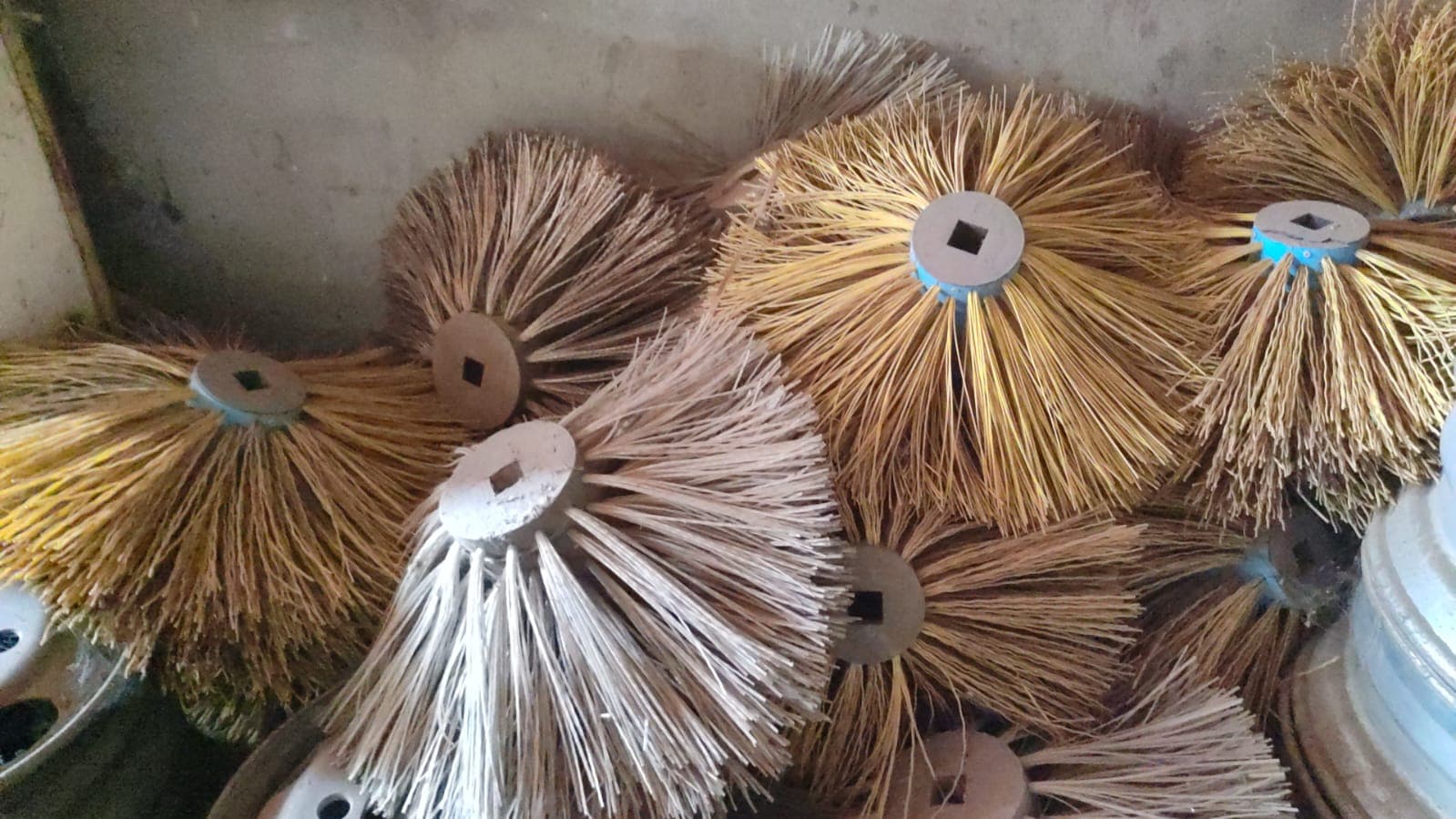 vassouras mecânicas para varrer estradas — imagem 1