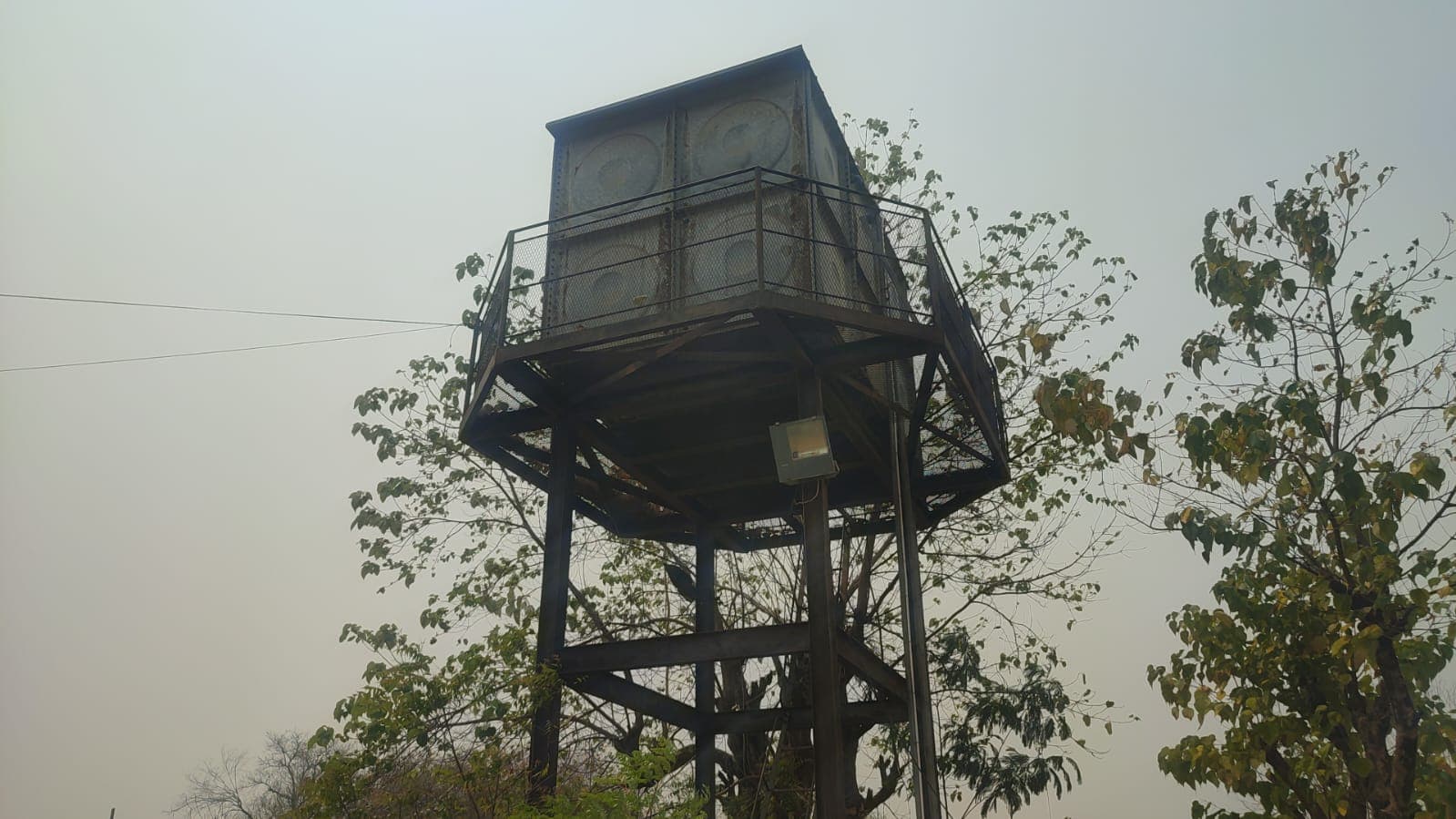 Tanque metálico de água. — image 2