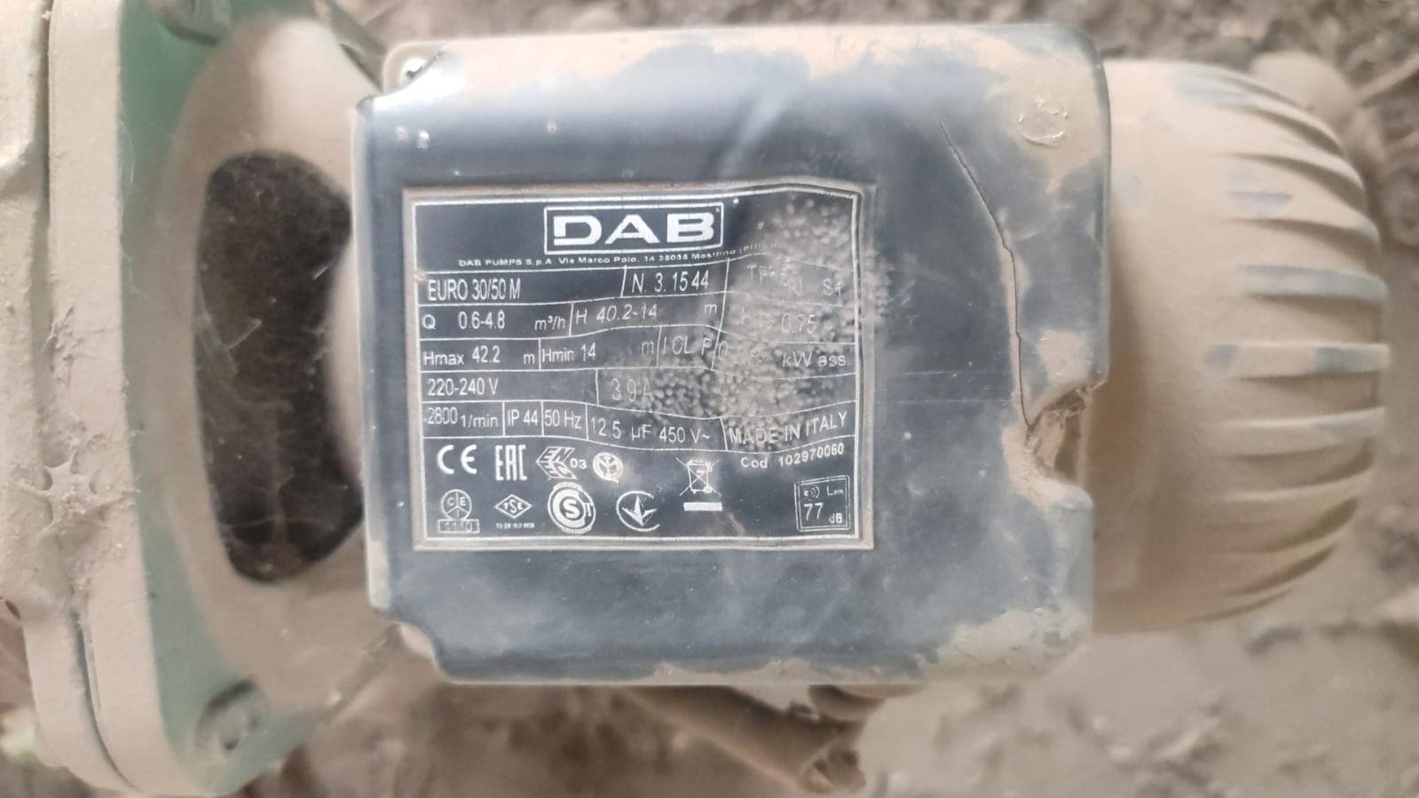 Tanque metálico de água. — image 4