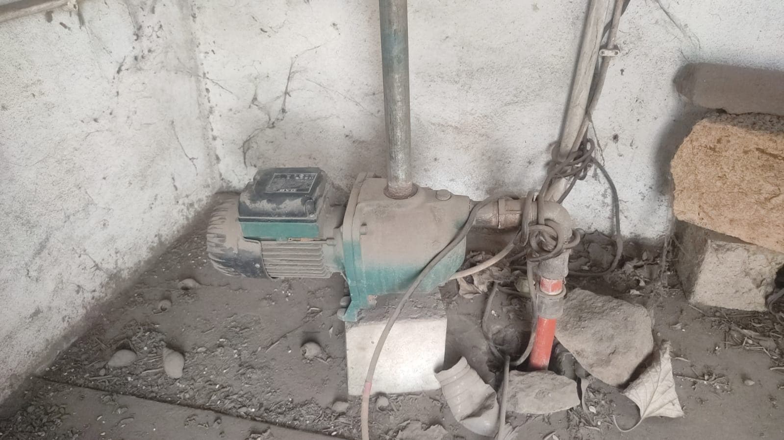 Tanque metálico de água. — image 3