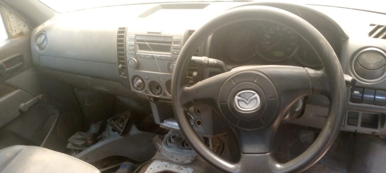 Mazda XLT — image 3