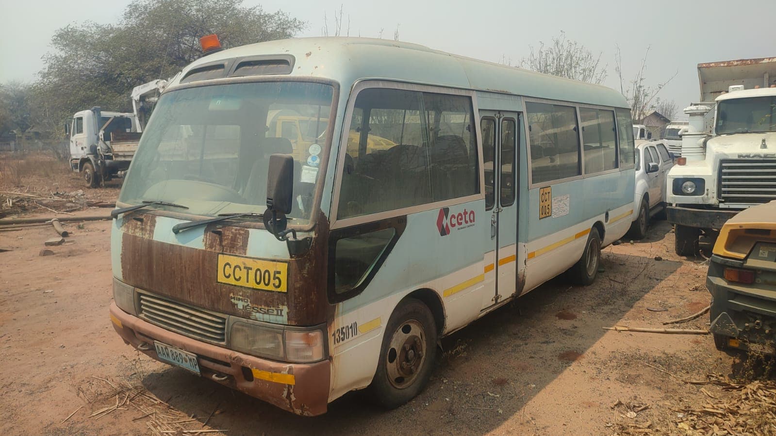 Mini bus Coaster — image 2