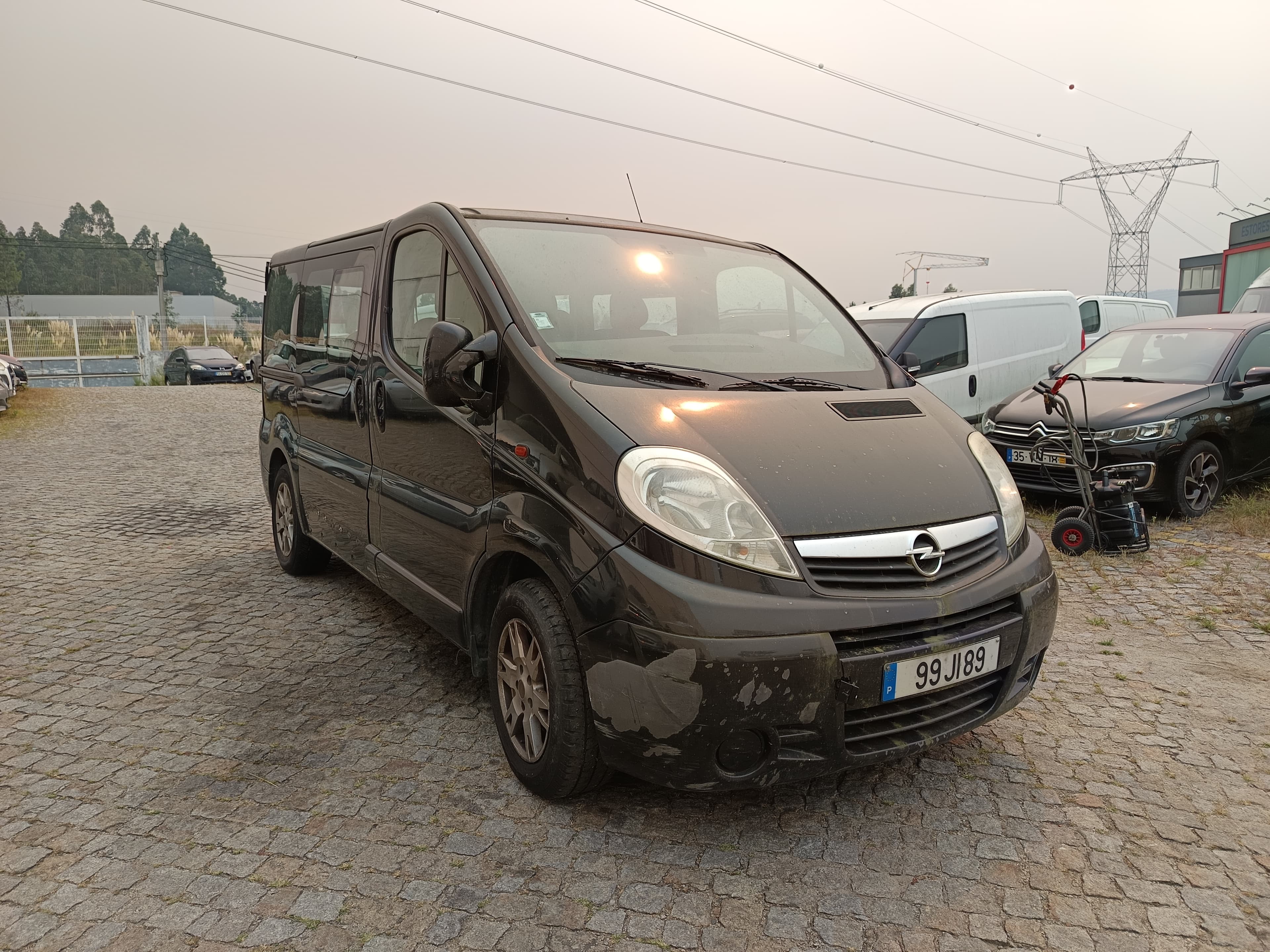 Opel Vivaro - Ano 2010 — imagem 1