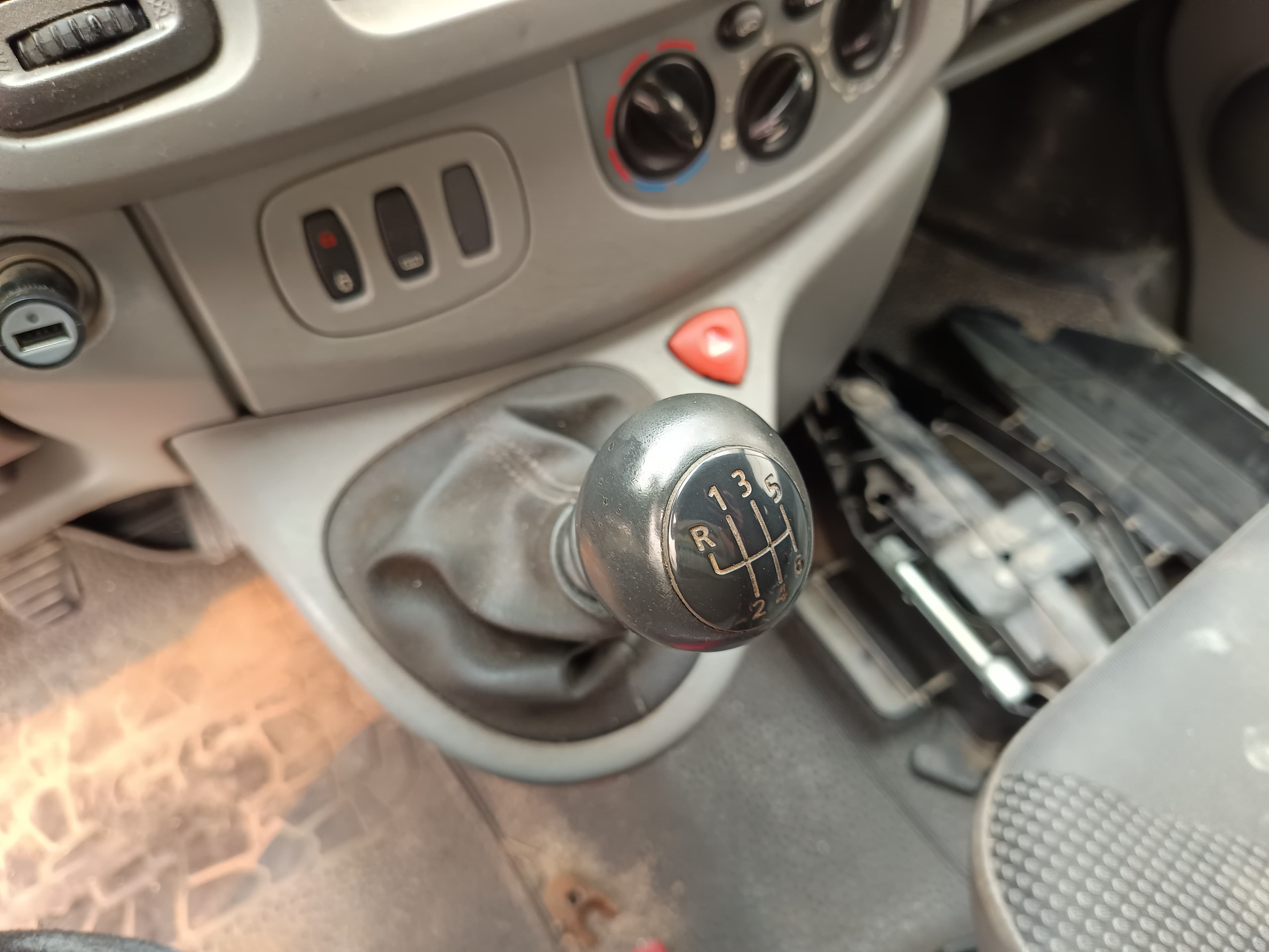 Opel Vivaro - Ano 2010 — imagem 32