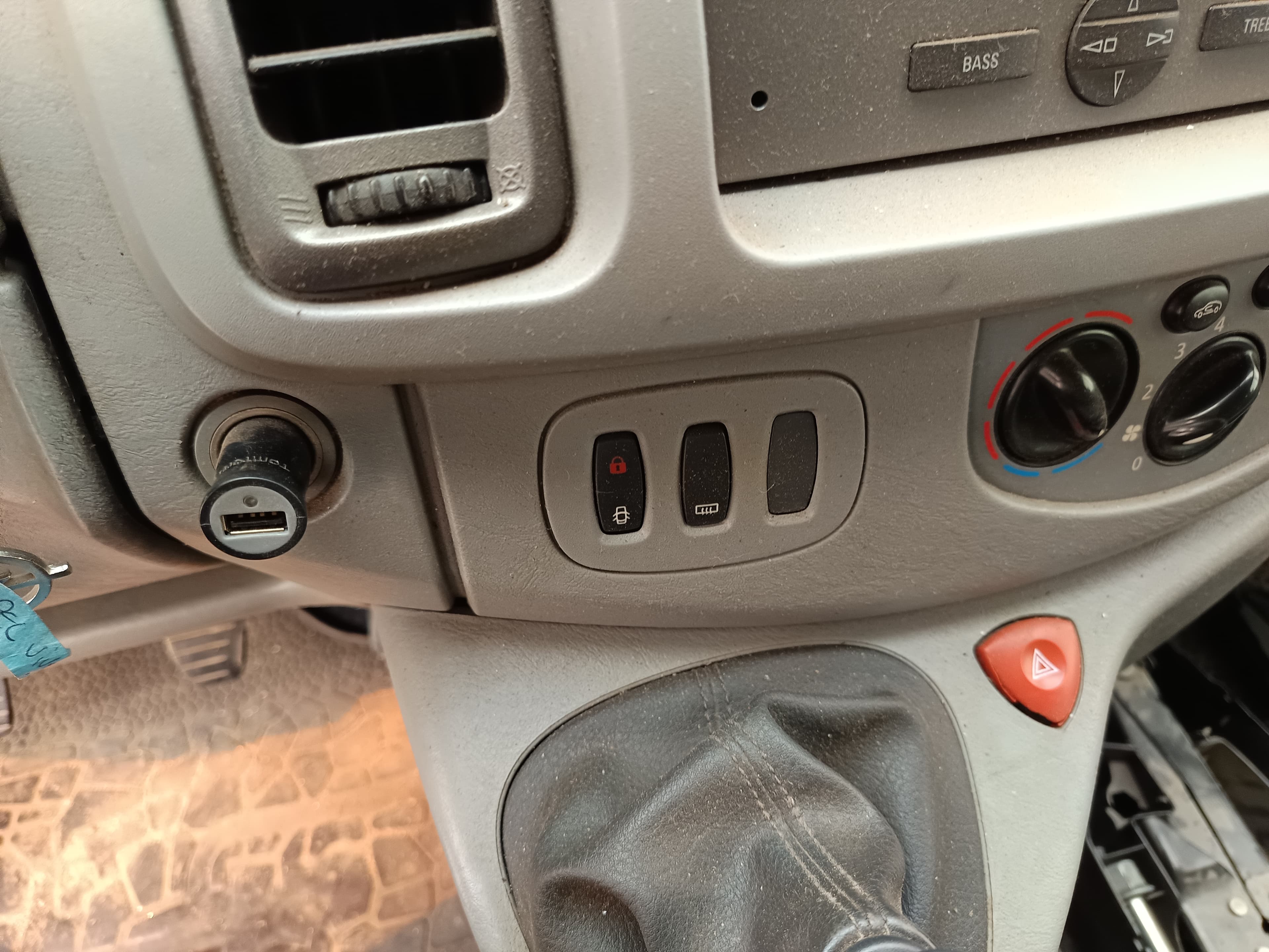 Opel Vivaro - Ano 2010 — imagem 31