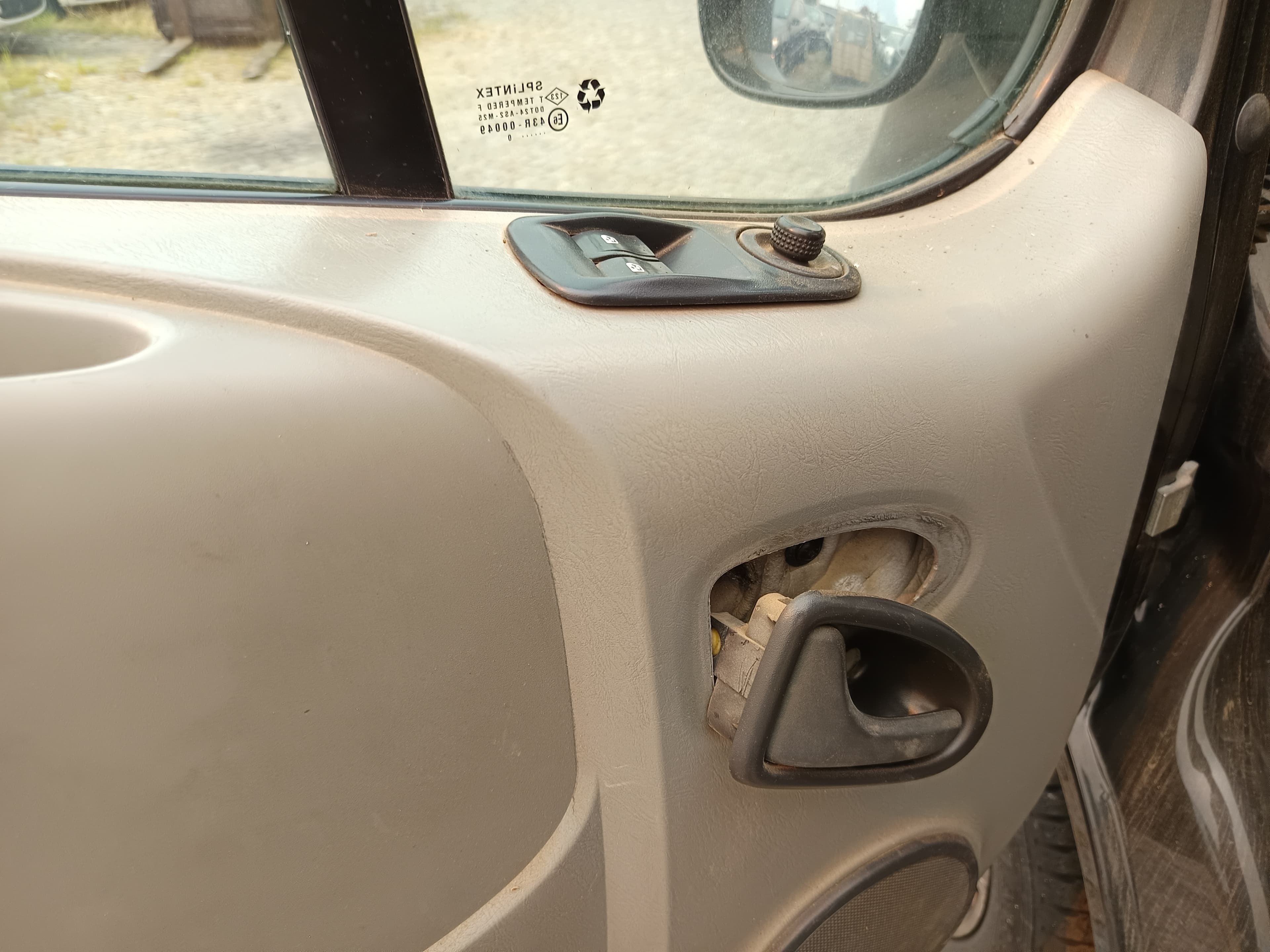 Opel Vivaro - Ano 2010 — imagem 16