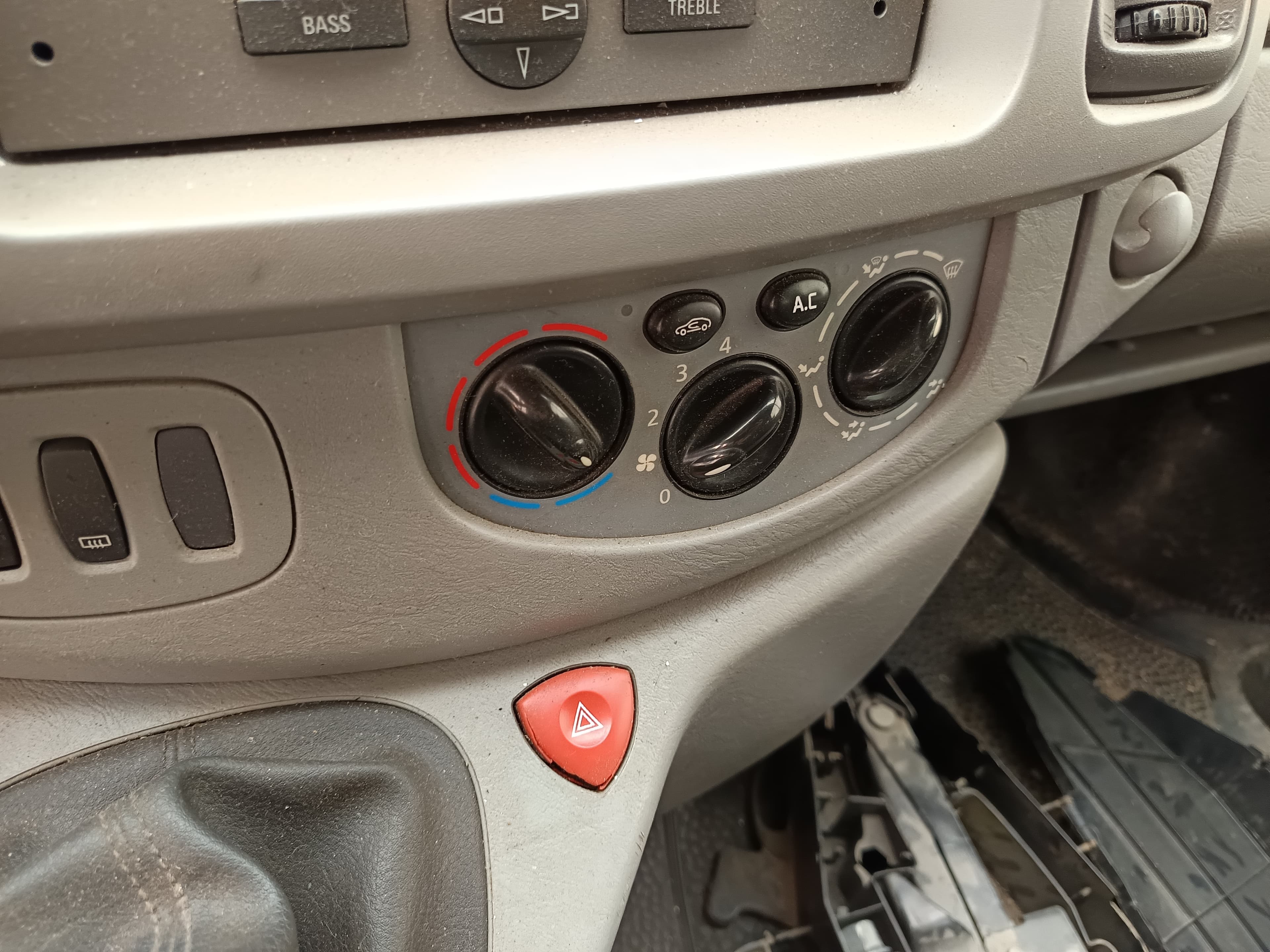 Opel Vivaro - Ano 2010 — imagem 30