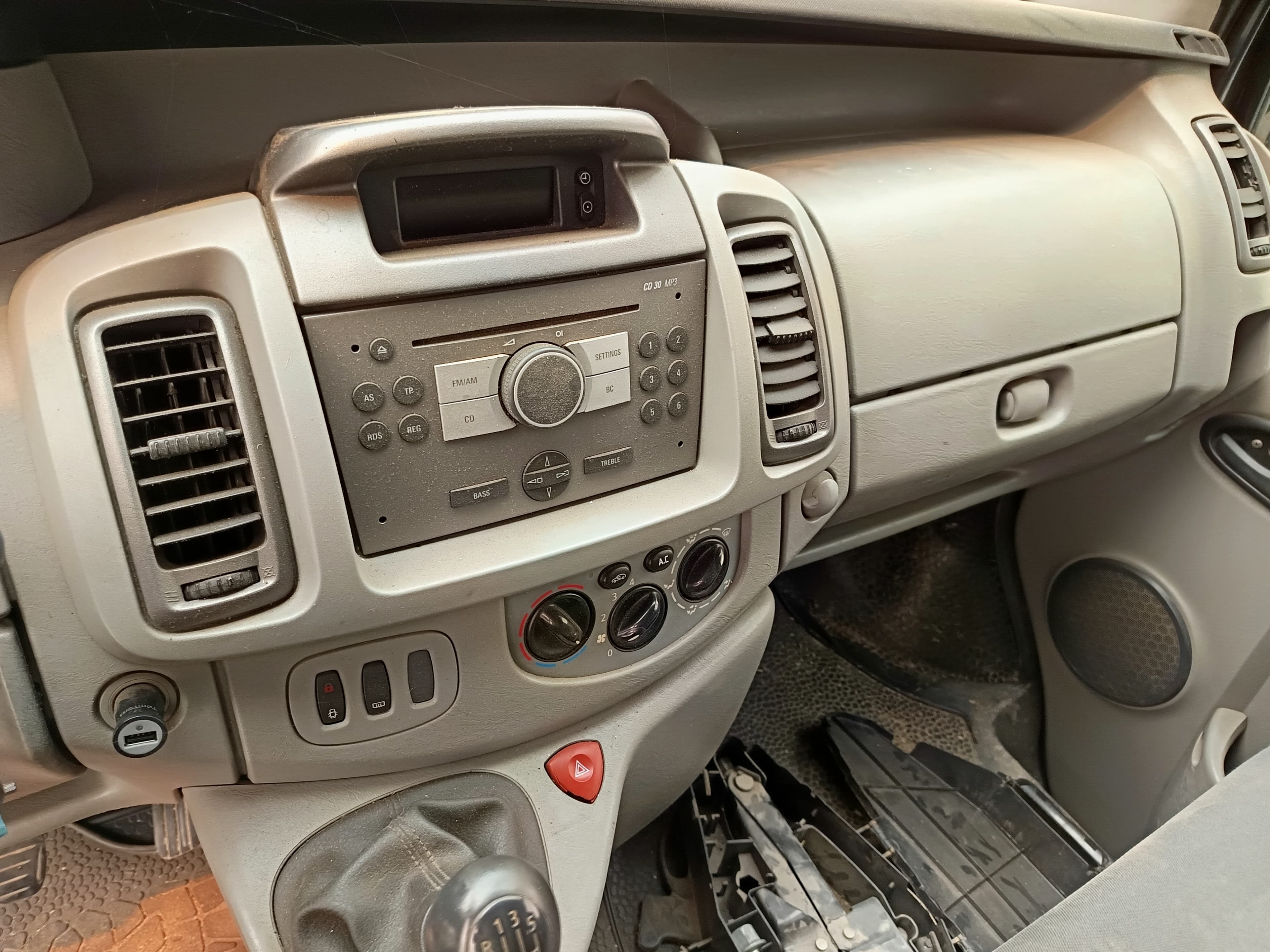 Opel Vivaro - Ano 2010 — imagem 28