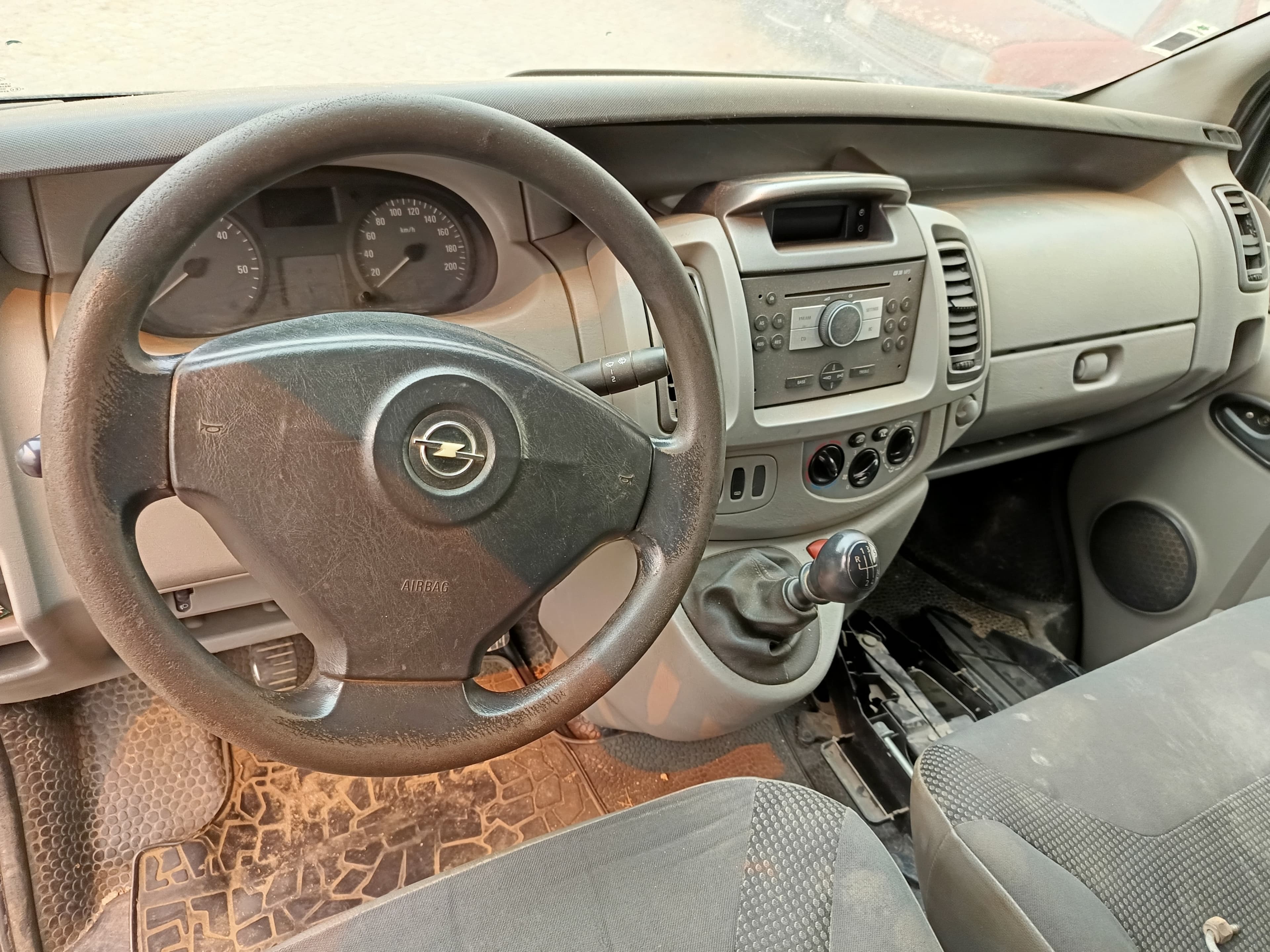 Opel Vivaro - Ano 2010 — imagem 27