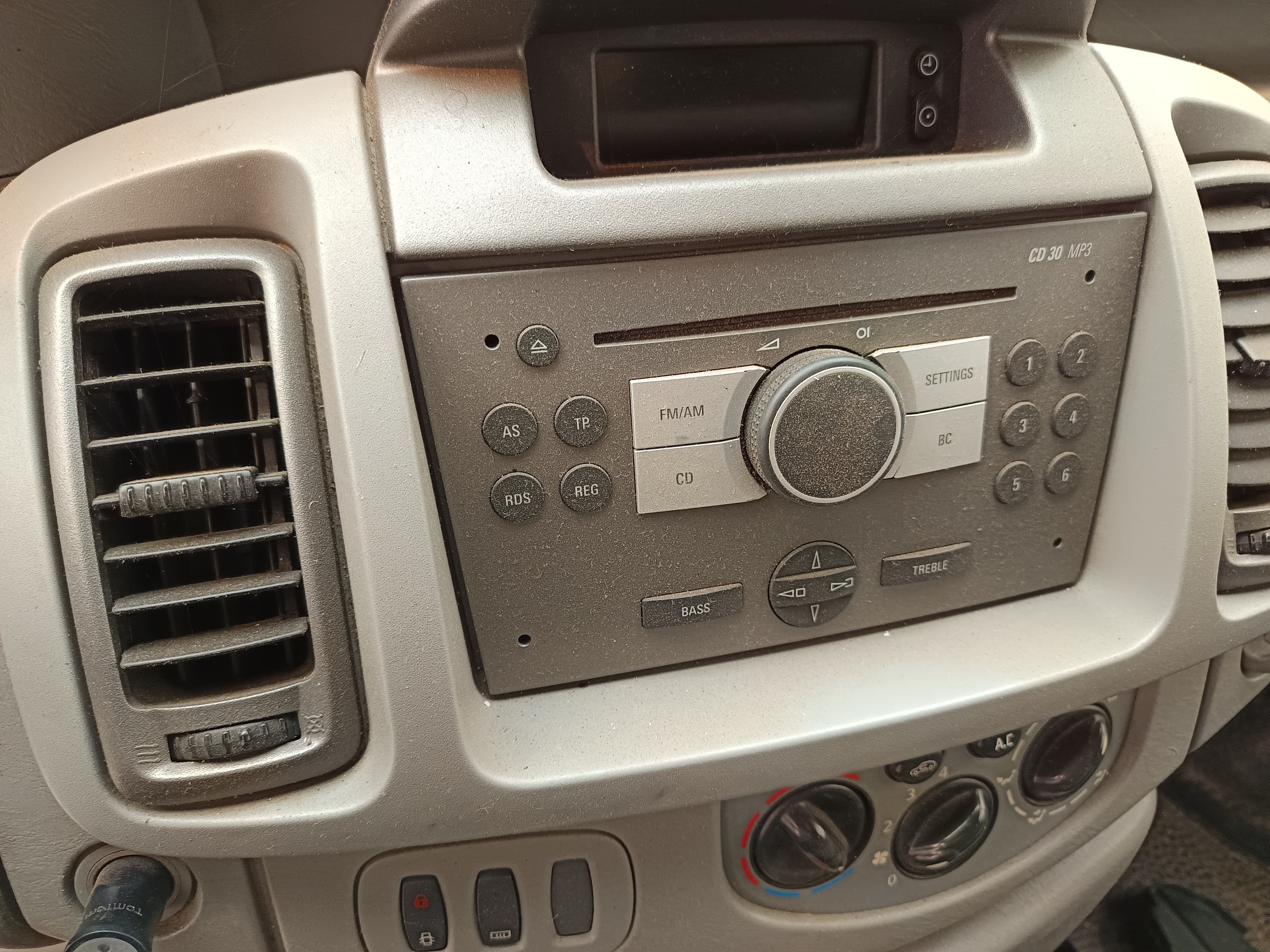 Opel Vivaro - Ano 2010 — imagem 29
