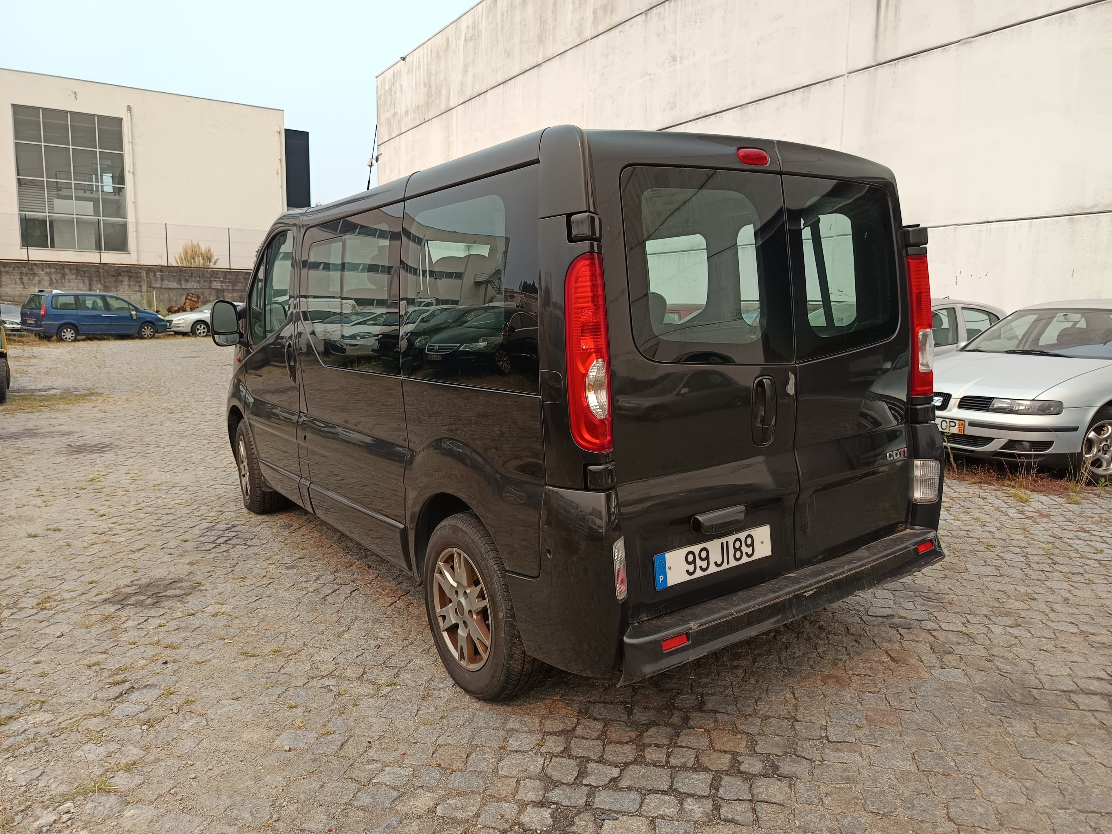 Opel Vivaro - Ano 2010 — imagem 18