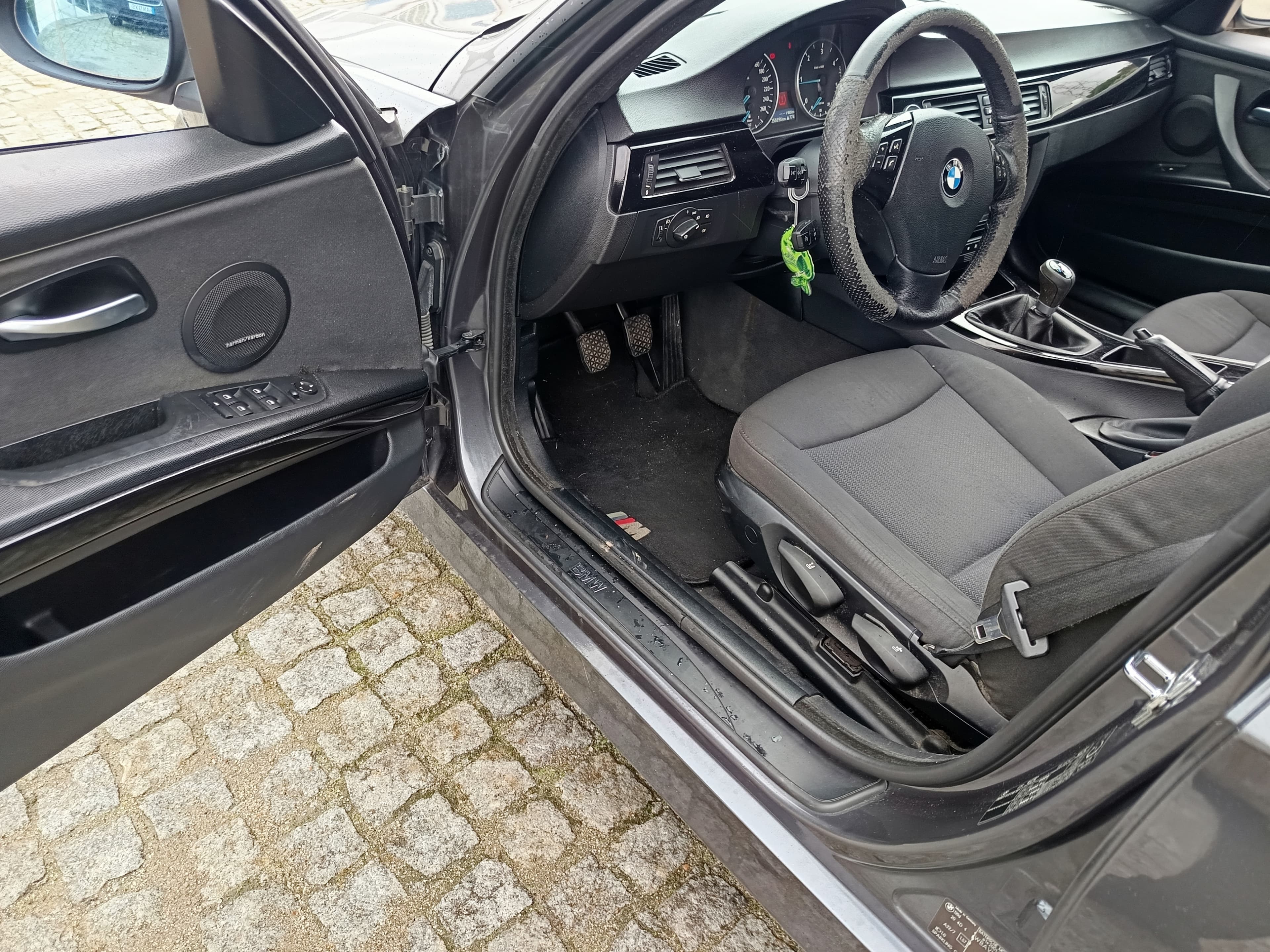 BMW 320d · Ano 2005 — image 27