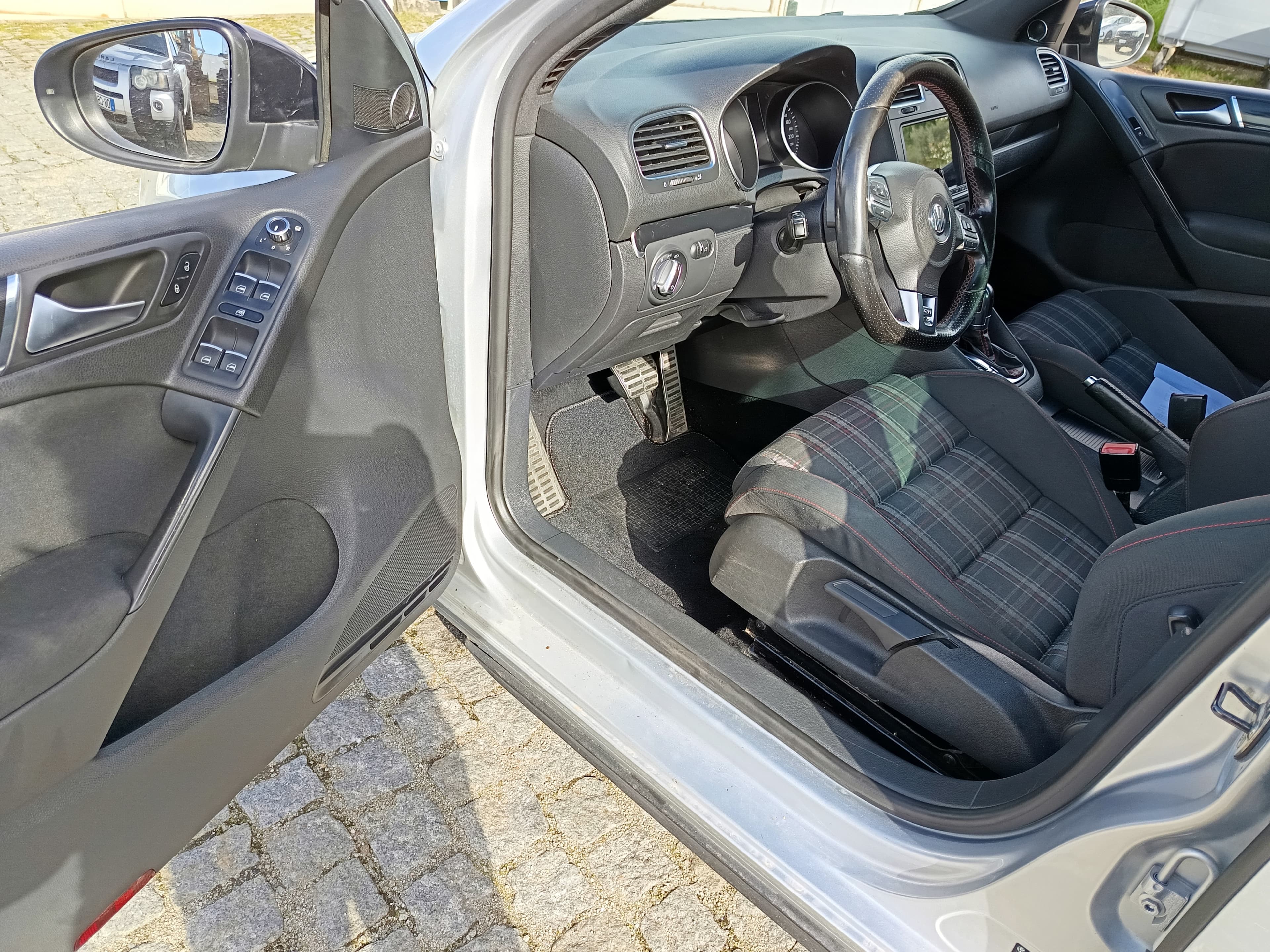 Volkswagen Golf GTI · Ano 2010 — imagem 36