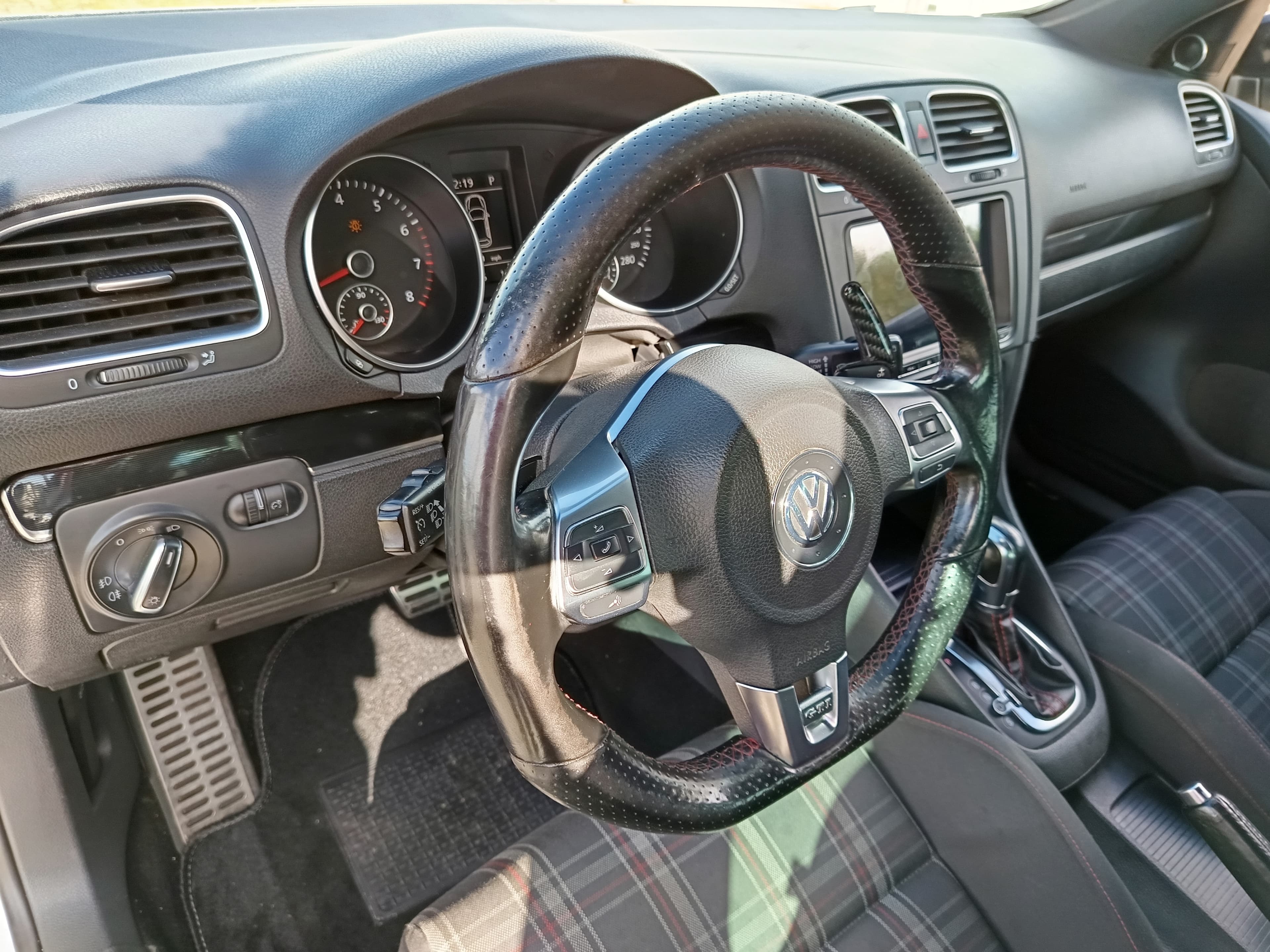 Volkswagen Golf GTI · Ano 2010 — imagem 35