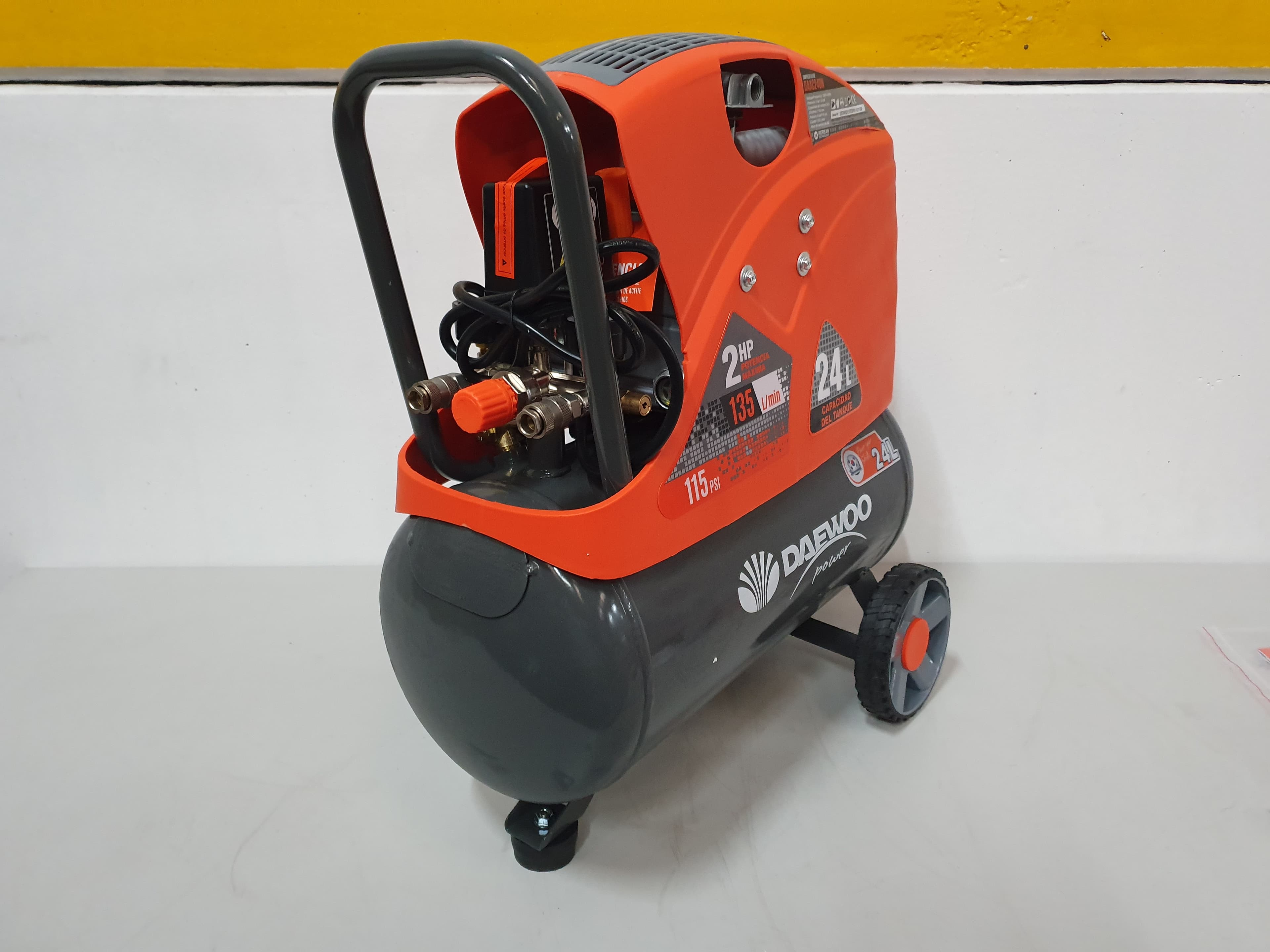 Compresseur d'air comprimé Daewoo 24L — image 2