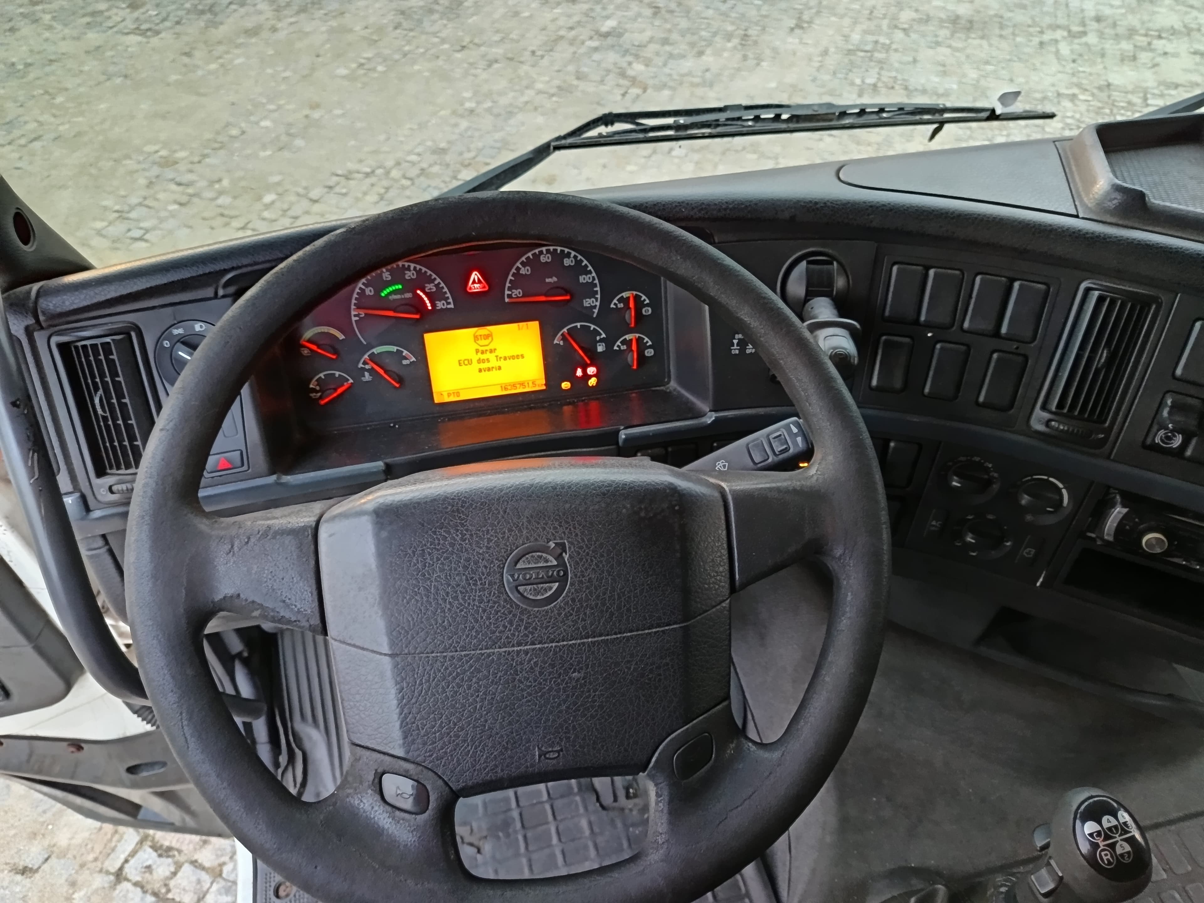 Volvo FH12 com Grua Hiab 4x2 · Ano 2003 — imagen 25