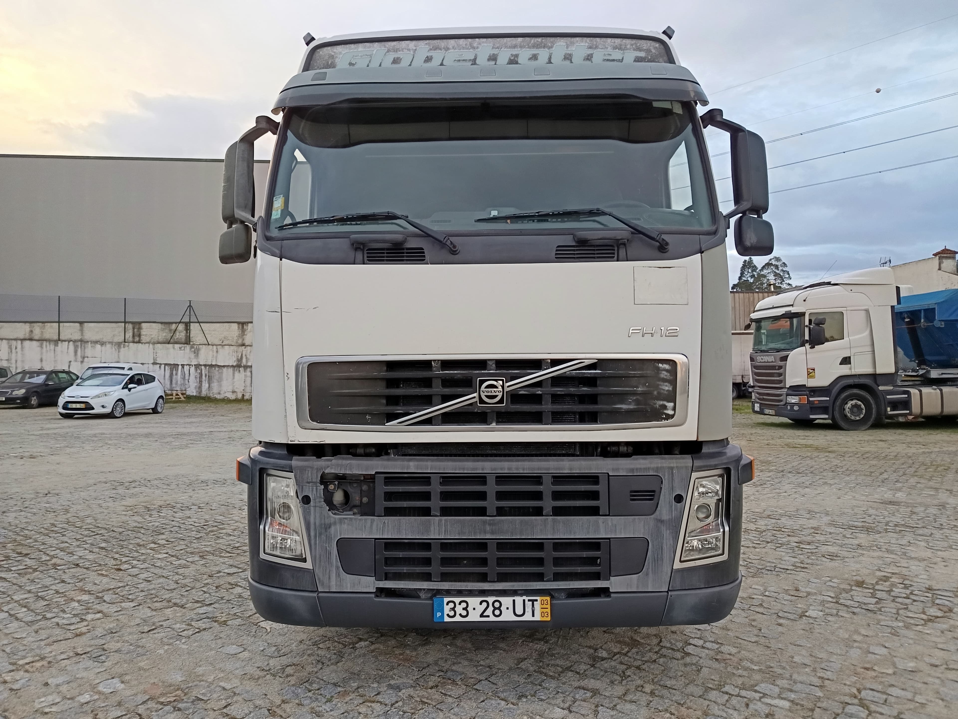 Volvo FH12 com Grua Hiab 4x2 · Ano 2003 — imagen 2
