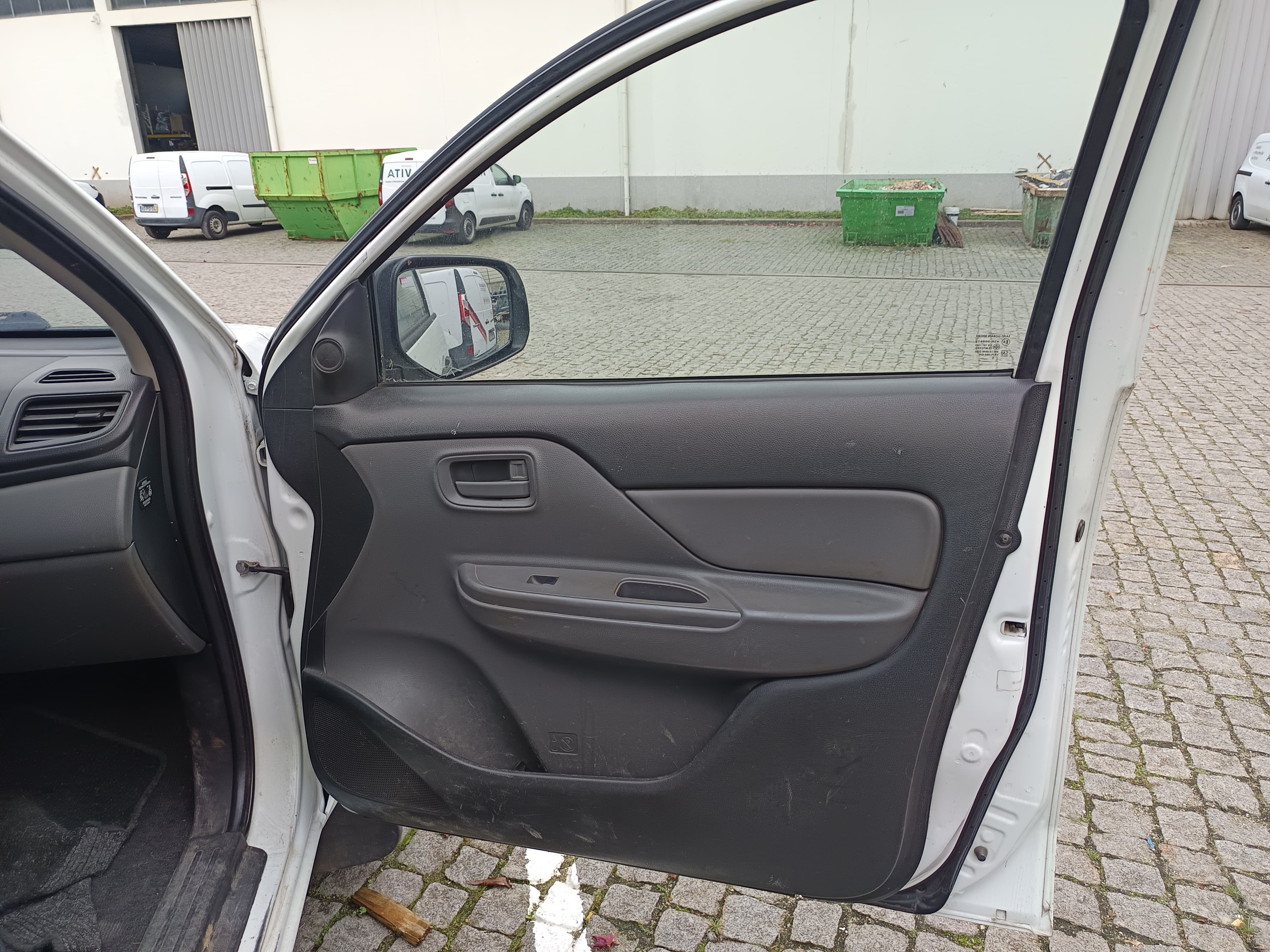 Mitsubishi L200 4WD CC Invite 3 L 2.5 DI-D — imagen 15