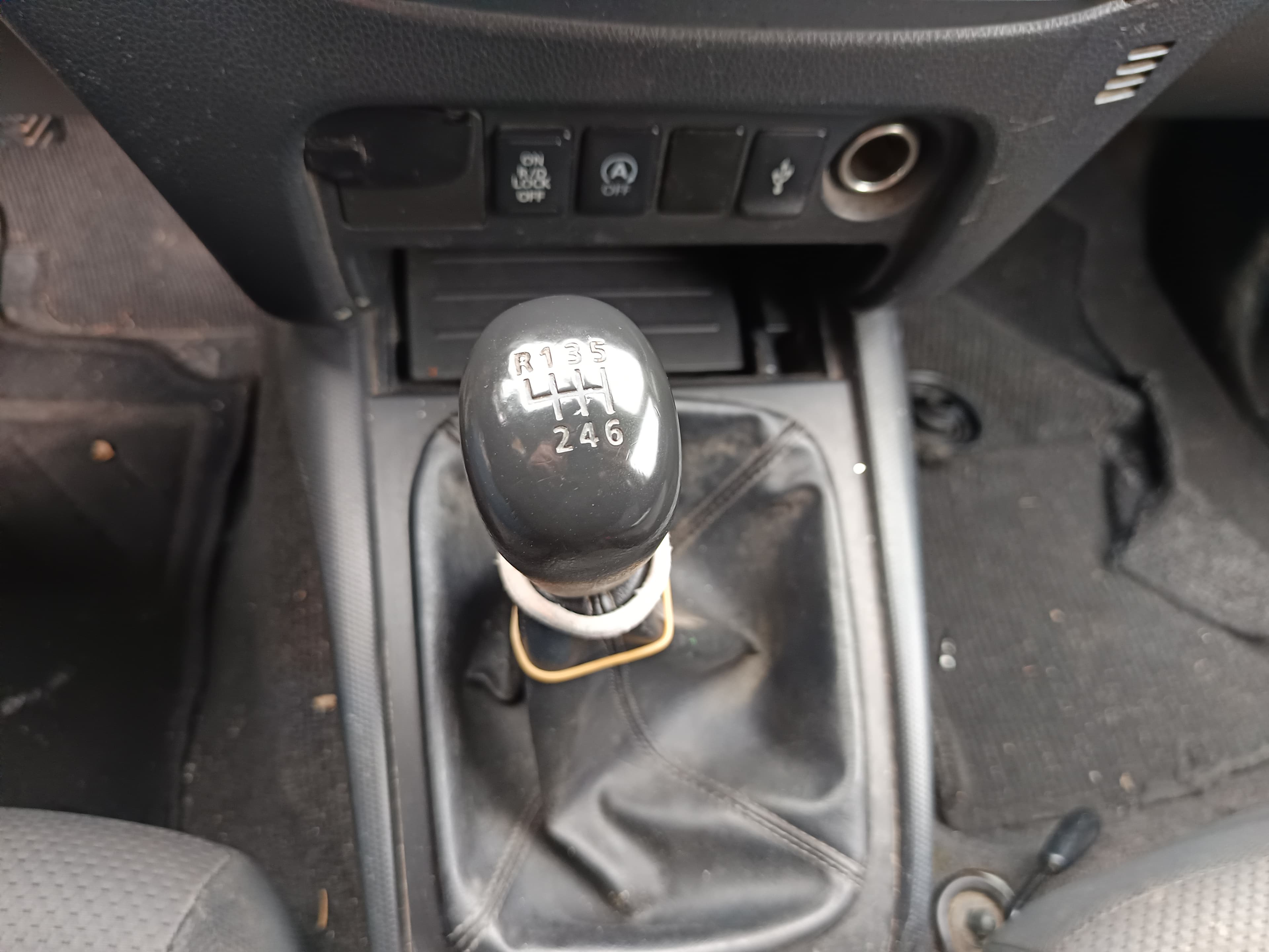 Mitsubishi L200 4WD CC Invite 3 L 2.5 DI-D — imagen 30