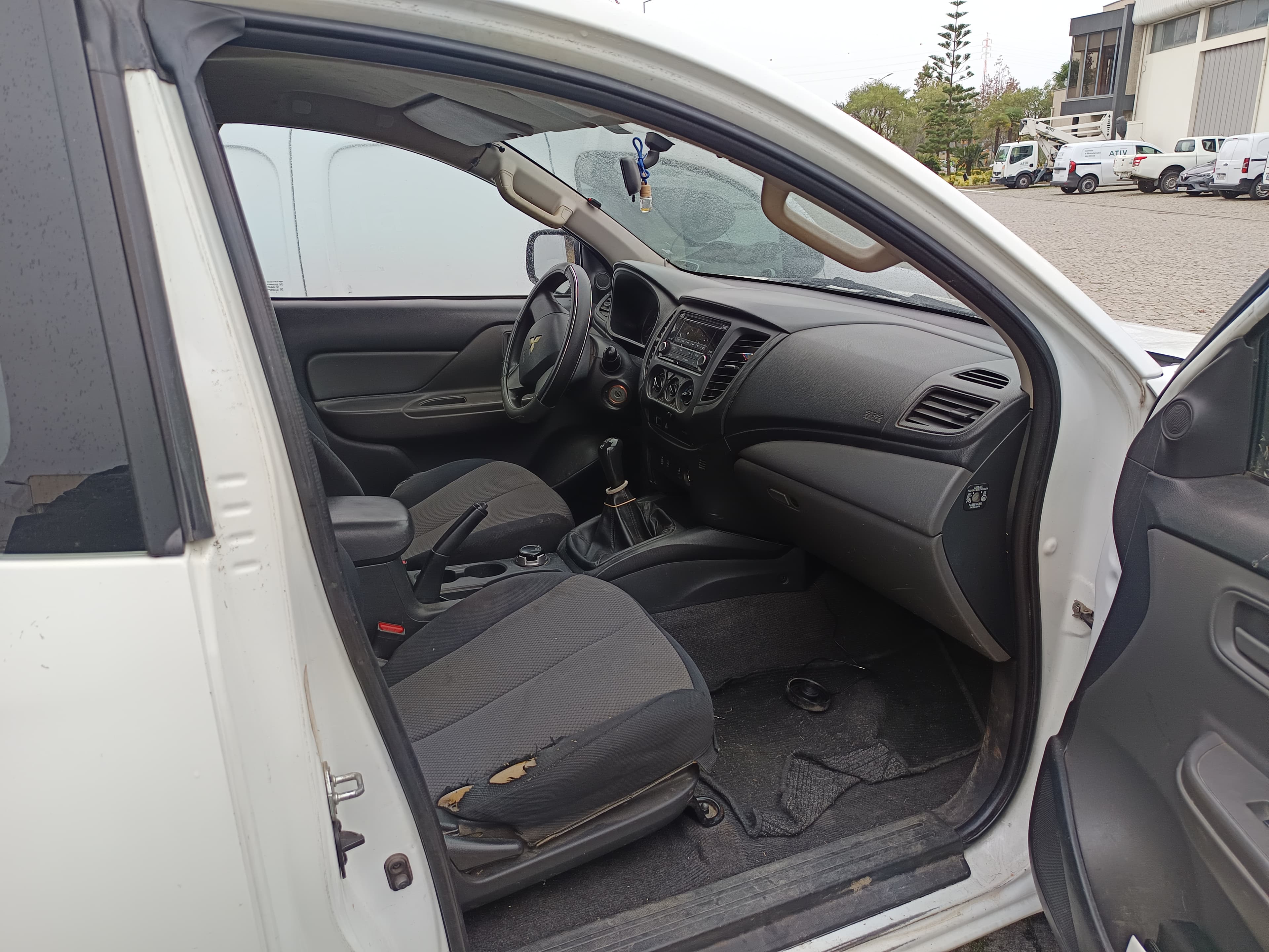 Mitsubishi L200 4WD CC Invite 3 L 2.5 DI-D — imagen 12