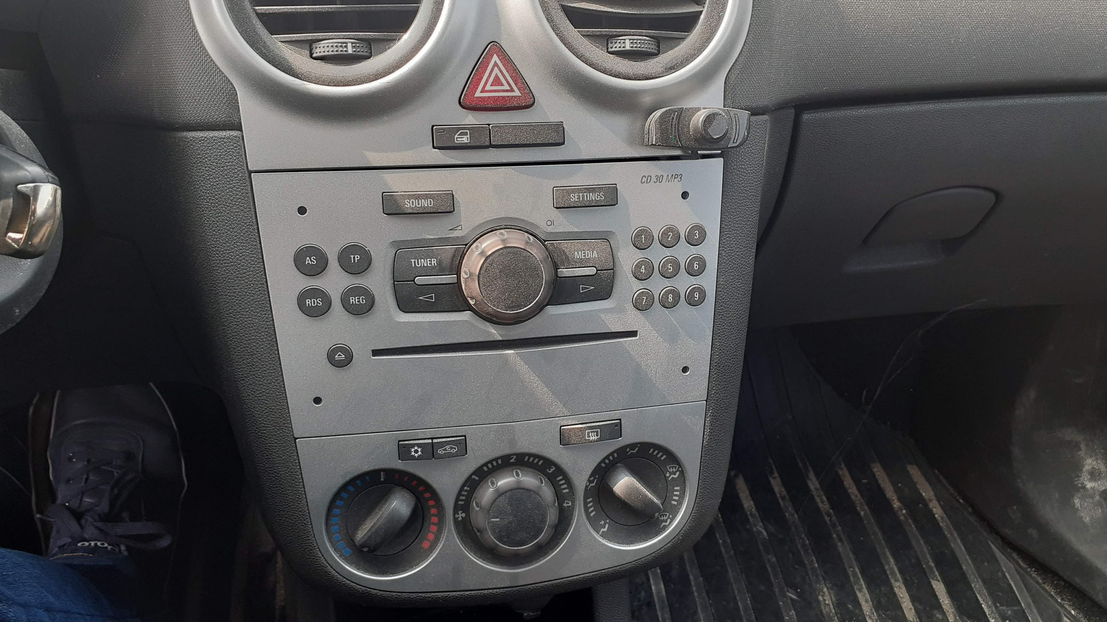 Opel Corsa Van 1.3 CDTi 75 CV — imagen 12