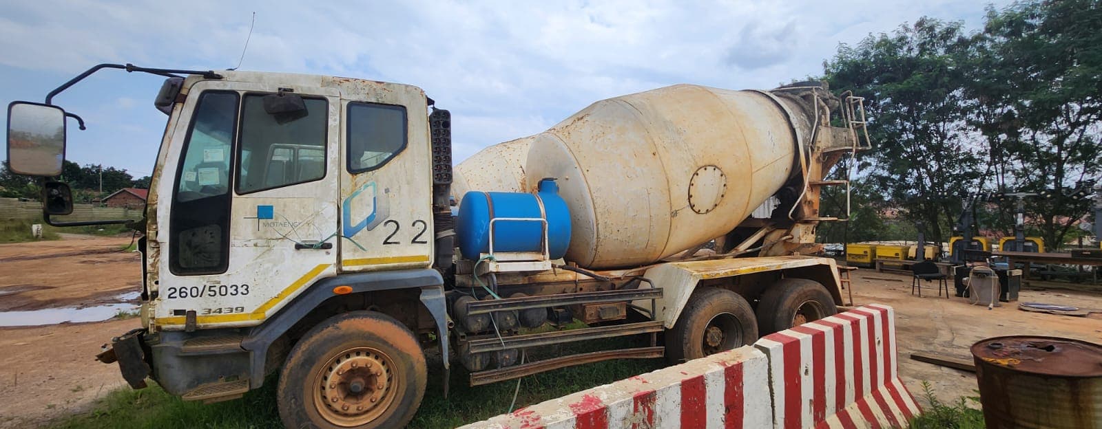 TATA 7M3 Concrete Mixer Truck — imagem 3
