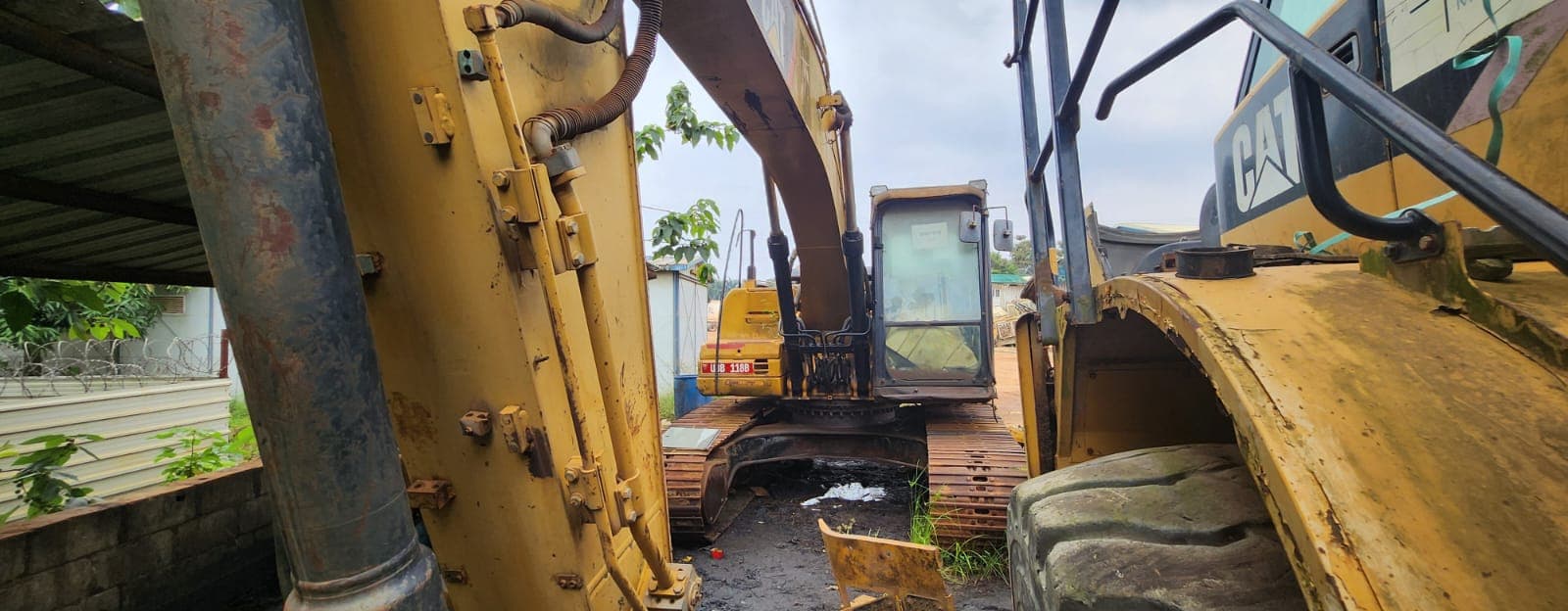CATERPILLAR 25T Crawler Excavator with Spare Parts — imagen 4