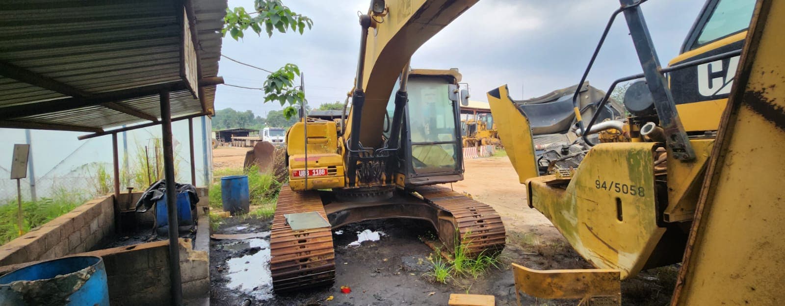 CATERPILLAR 25T Crawler Excavator with Spare Parts — imagen 2