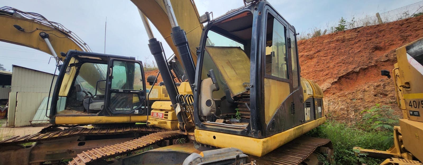 CATERPILLAR 25T Crawler Excavator with Spare Parts — imagem 4