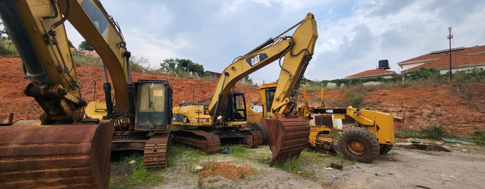 CATERPILLAR 25T Crawler Excavator with Spare Parts — imagem 7