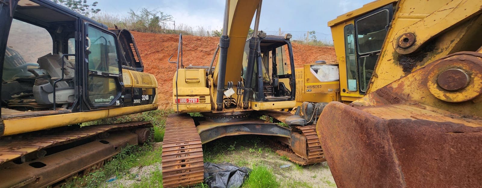 CATERPILLAR 25T Crawler Excavator with Spare Parts — imagem 3