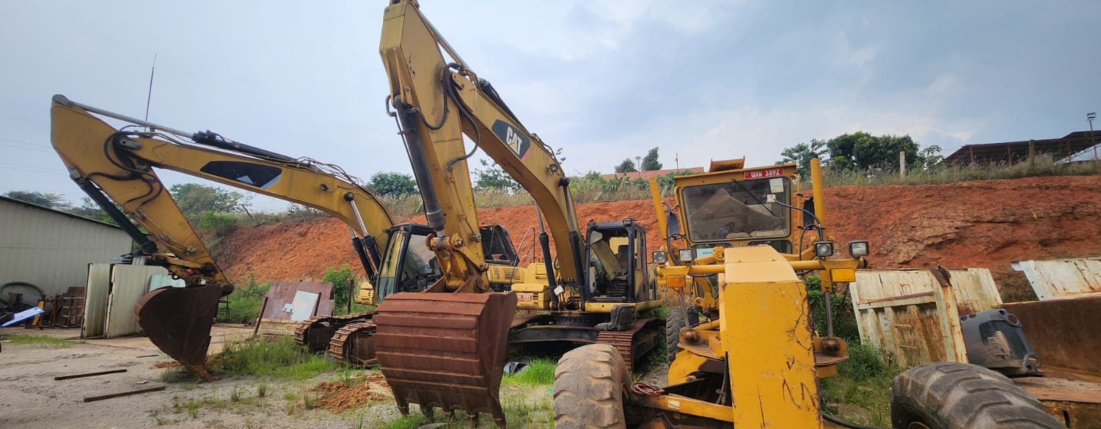 CATERPILLAR 25T Crawler Excavator with Spare Parts — imagem 2