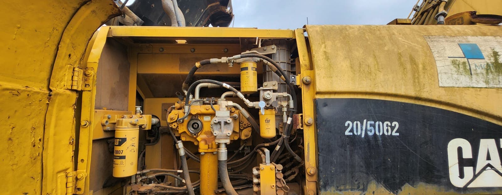 CATERPILLAR 25T Crawler Excavator with Spare Parts — imagem 5
