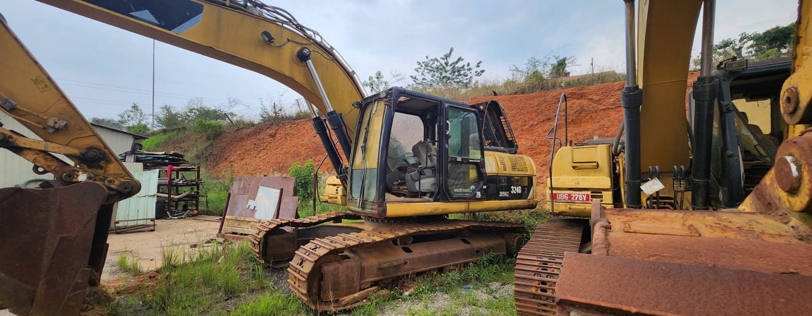 CATERPILLAR 25T Crawler Excavator with Spare Parts — imagem 2