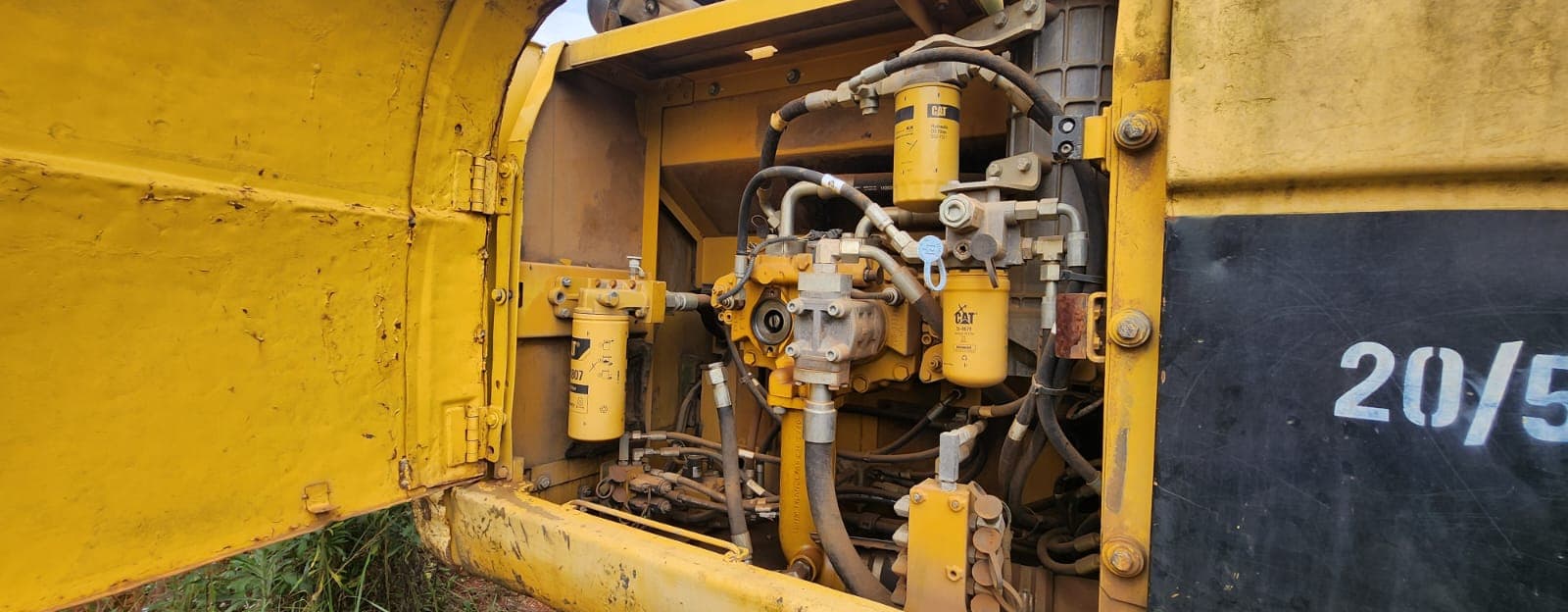 CATERPILLAR 25T Crawler Excavator with Spare Parts — imagem 7