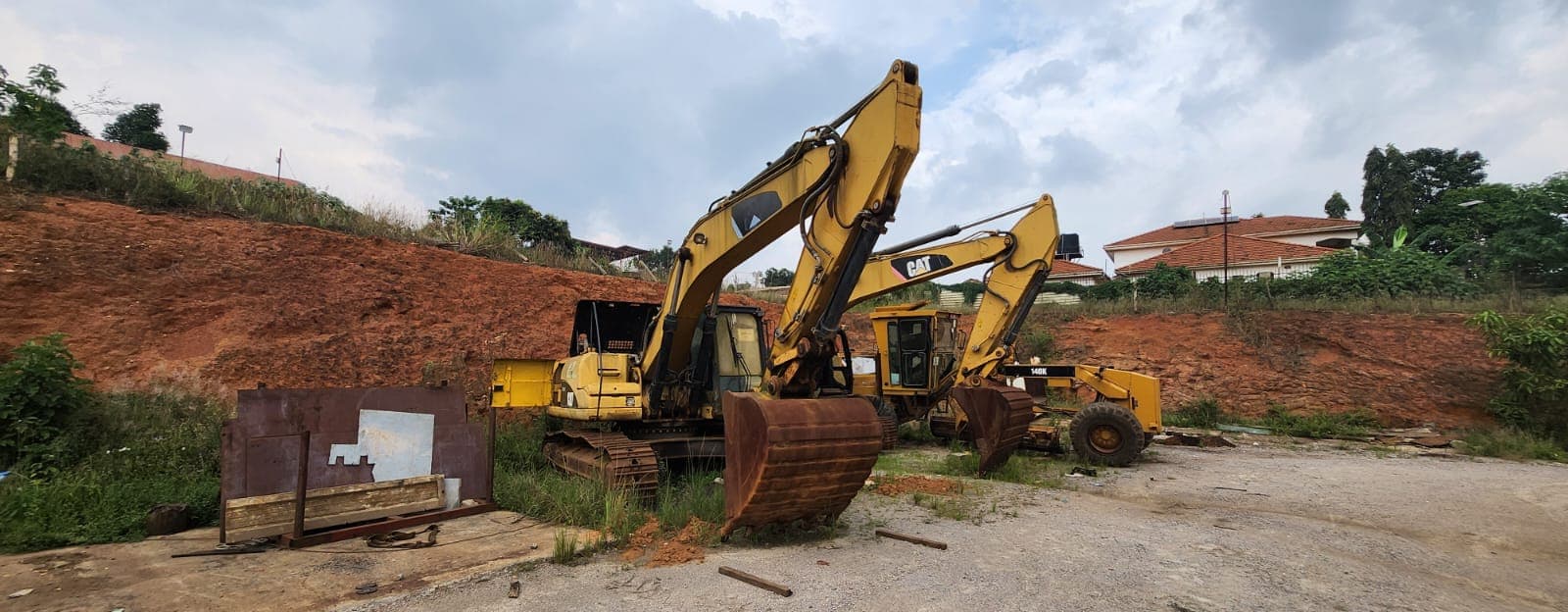 CATERPILLAR 25T Crawler Excavator with Spare Parts — imagem 3