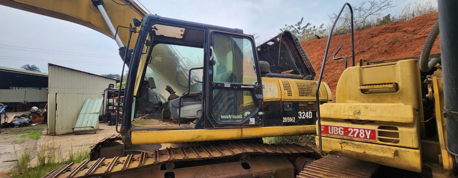 CATERPILLAR 25T Crawler Excavator with Spare Parts — imagem 4